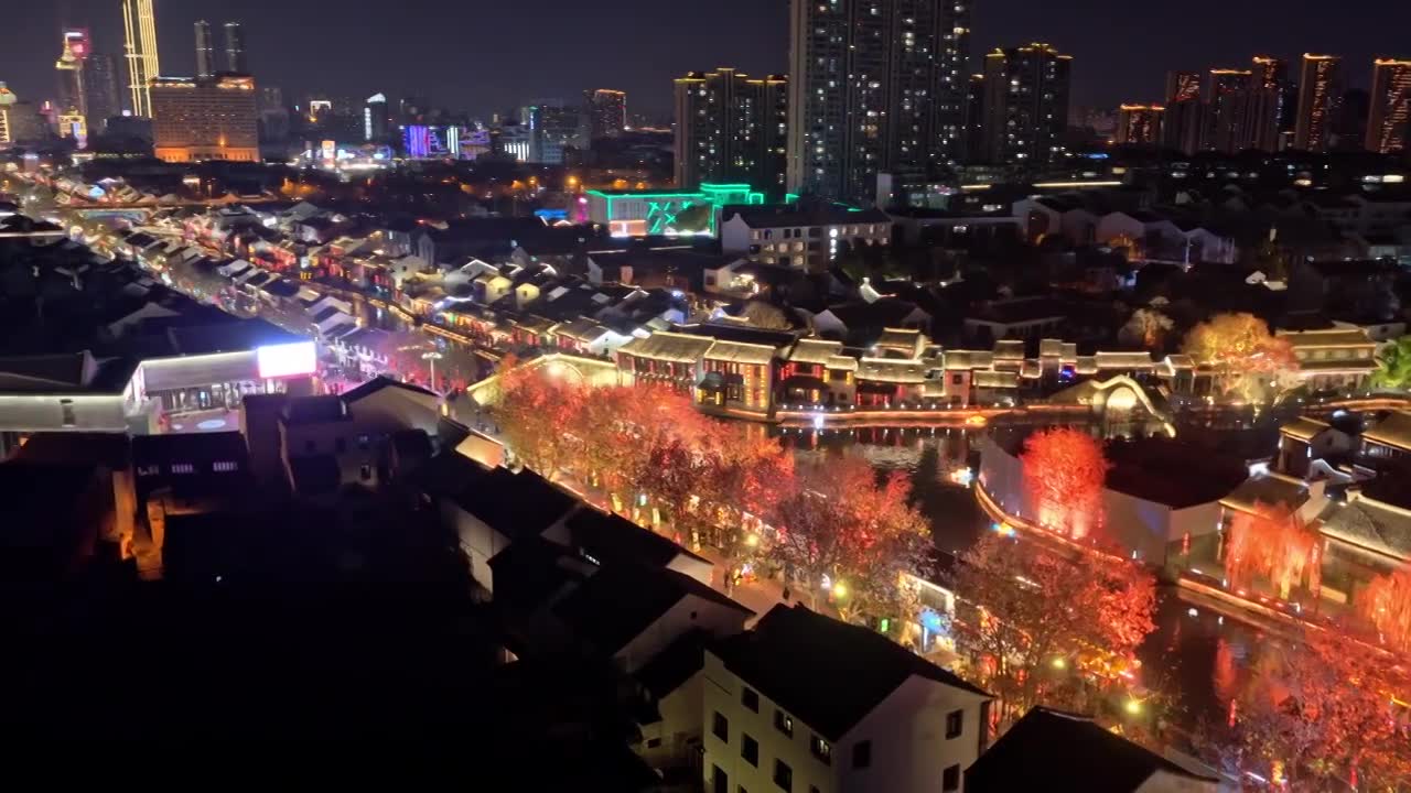 航拍无锡清名桥古运河街区夜景视频素材画面1