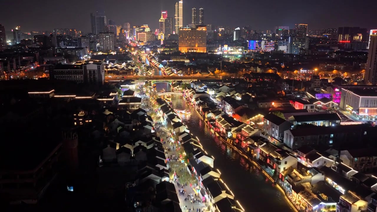 航拍无锡清名桥古运河街区夜景视频素材画面3