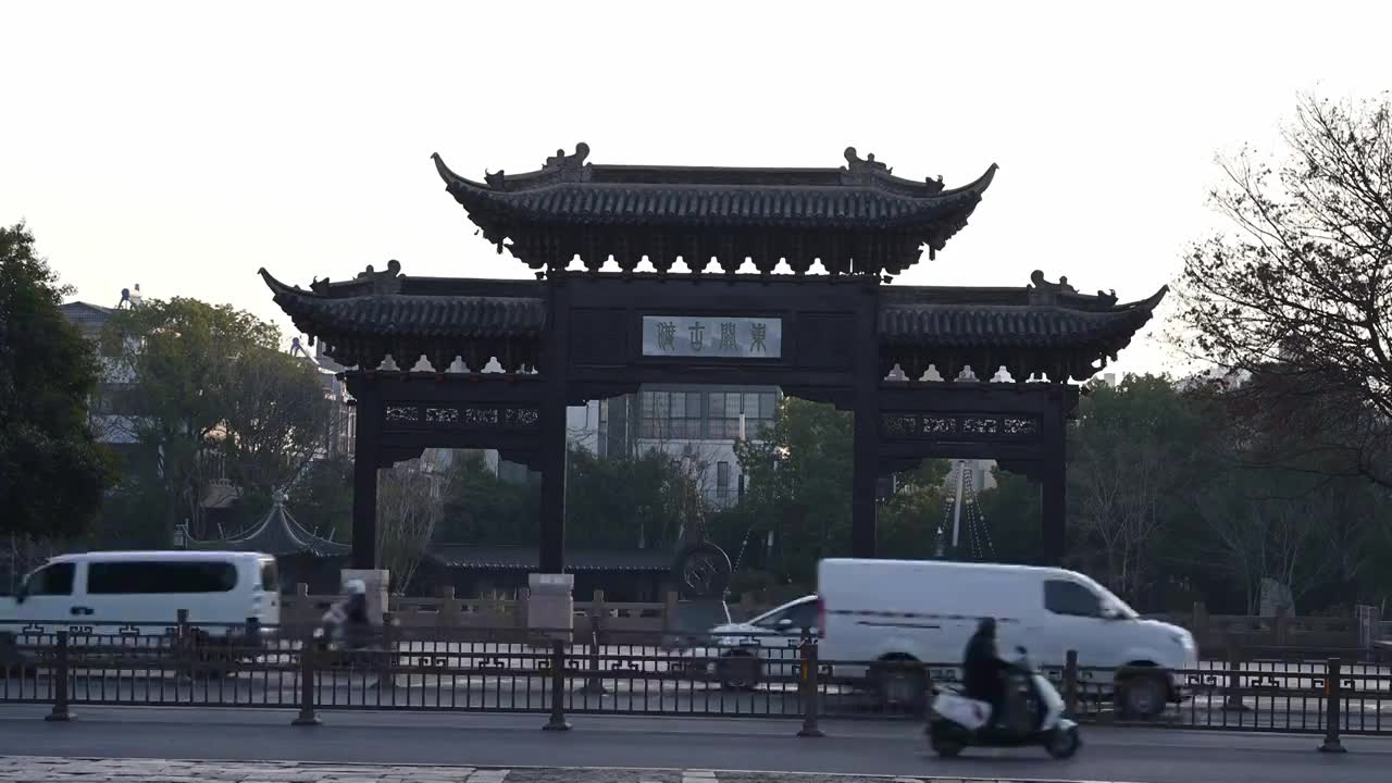 扬州东关古渡牌坊视频素材画面1