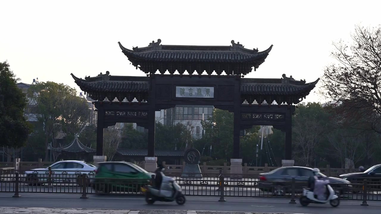 扬州东关古渡牌坊视频素材画面3