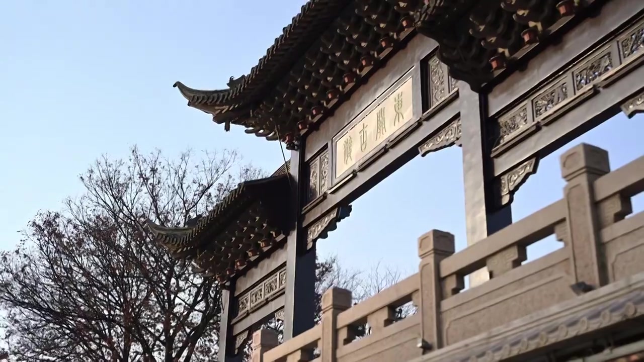 扬州东关古渡牌坊视频素材画面3