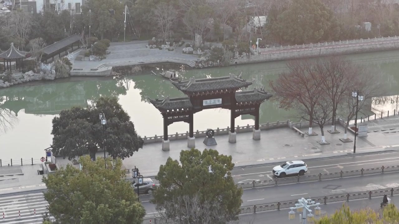 扬州东关古渡与护城河航拍视频素材画面4