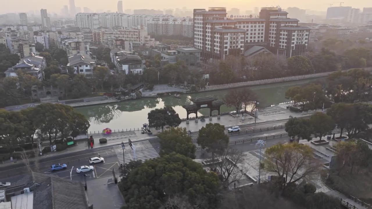 扬州东关古渡与护城河航拍视频素材画面1