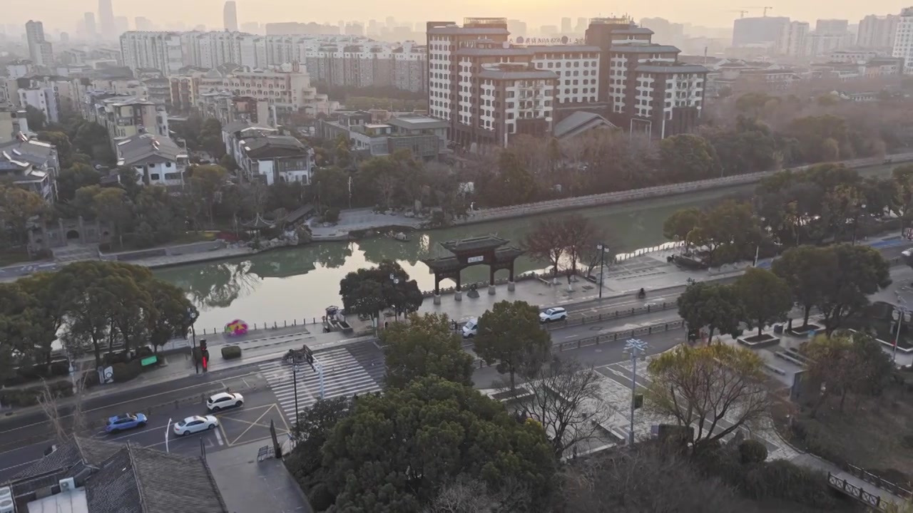 扬州东关古渡与护城河航拍视频素材画面3