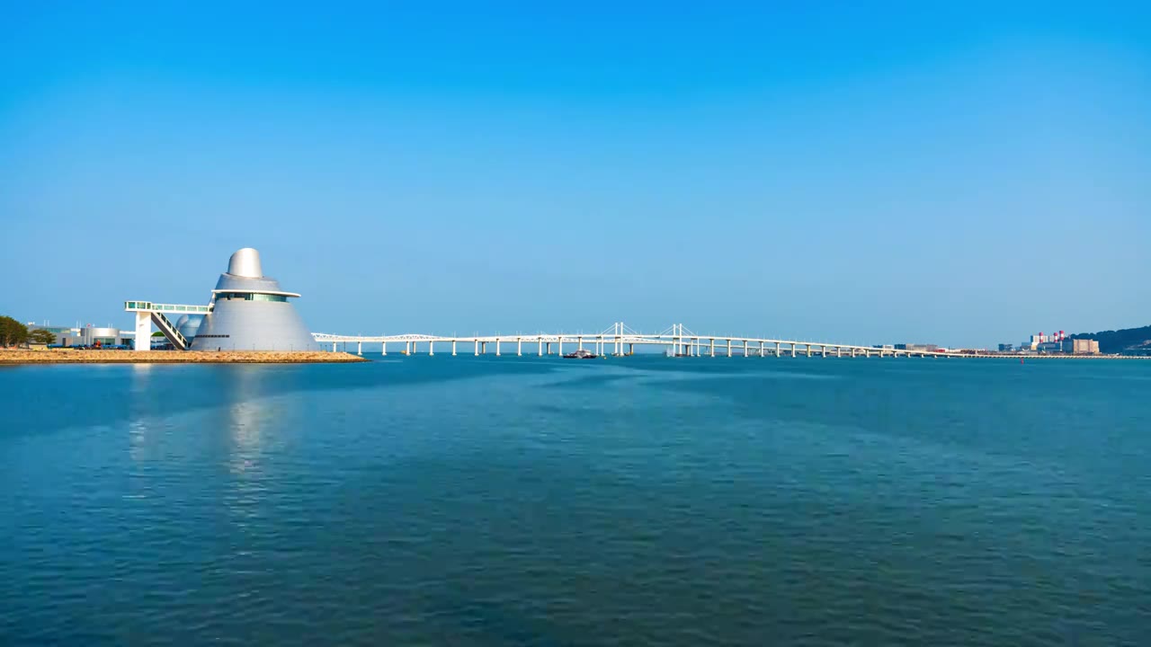 澳门太空馆及澳门友谊大桥和澳门大桥延时视频素材画面1