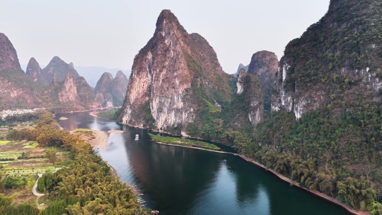 阳朔黄布倒影视频素材画面4