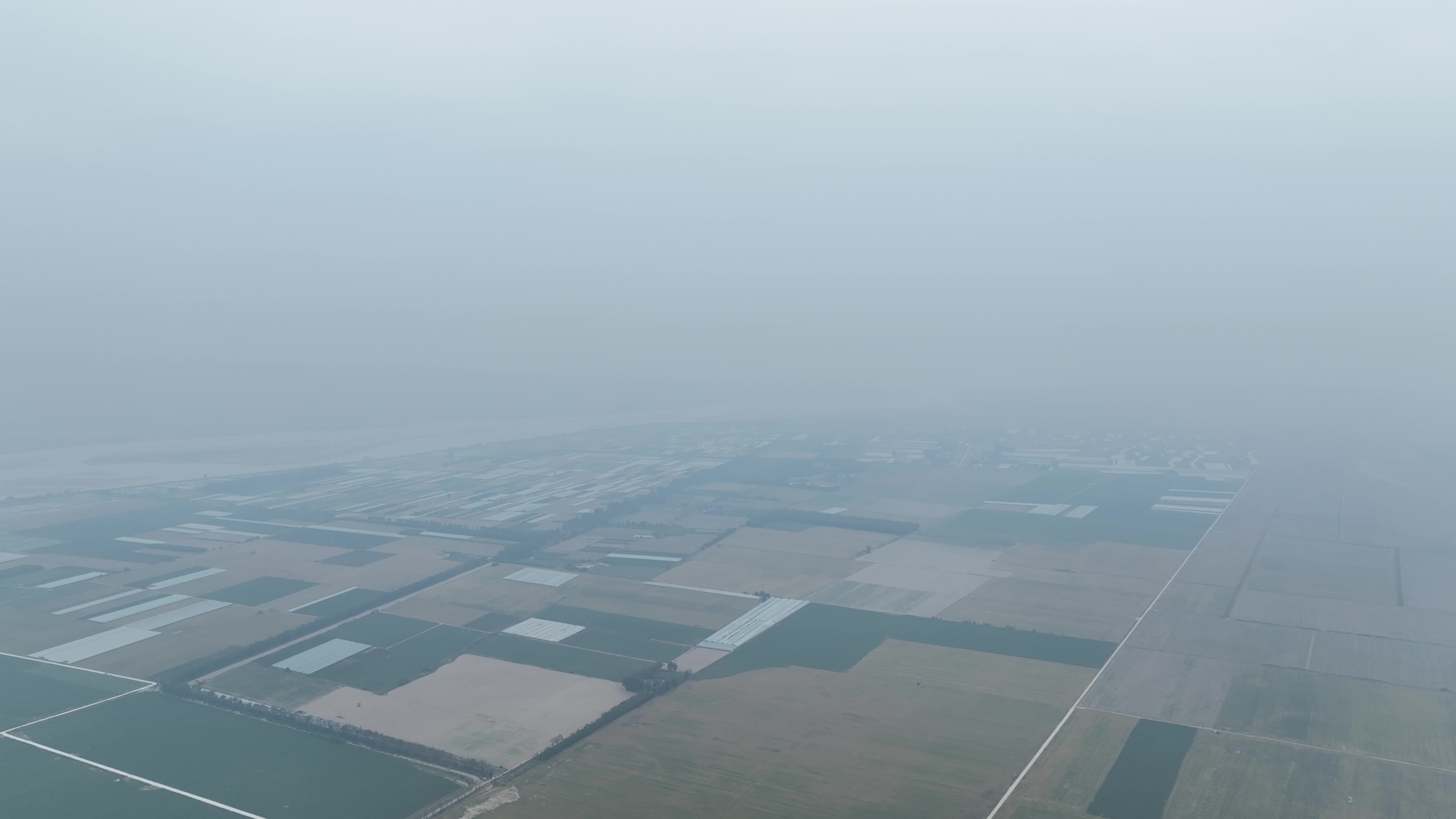 4K高清大荔县农田云雾缭绕视频素材画面1