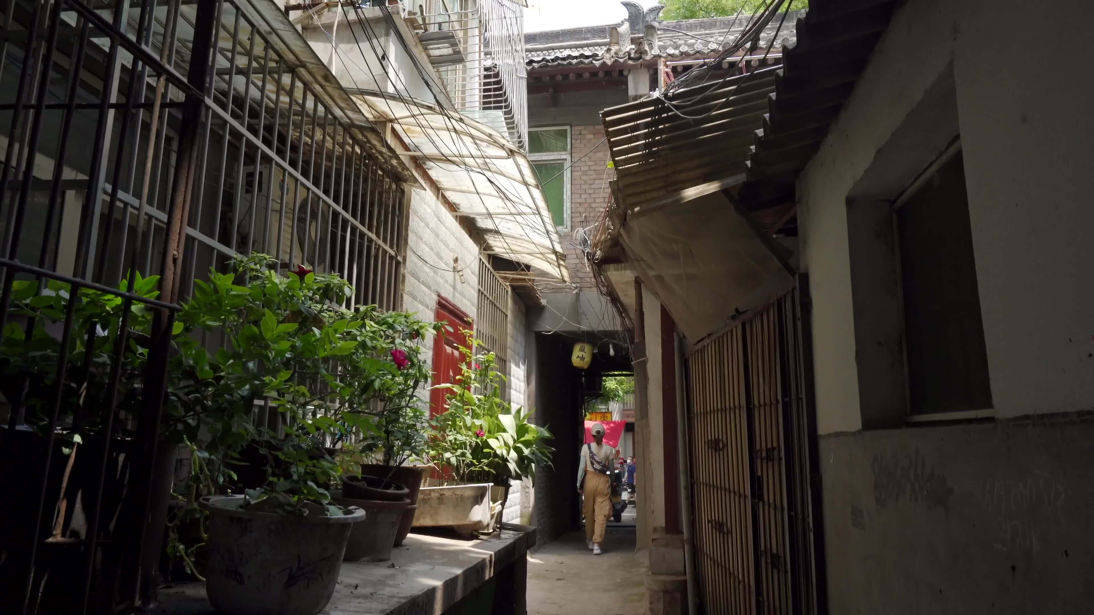西安大雁塔碑林回民街美食书店运镜转场4K视频素材画面4