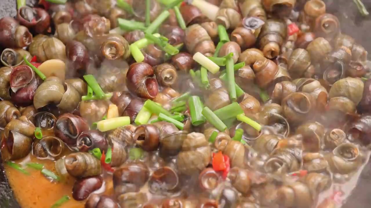 爆炒螺蛳田螺特色美食中餐国菜饮食菜肴视频素材画面3