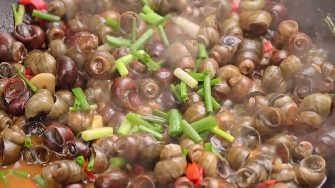 爆炒螺蛳田螺特色美食中餐国菜饮食菜肴视频素材画面1