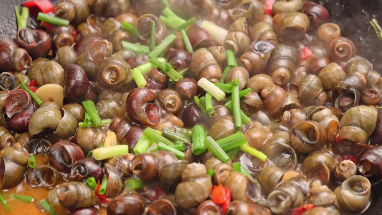 爆炒螺蛳田螺特色美食中餐国菜饮食菜肴视频素材画面4