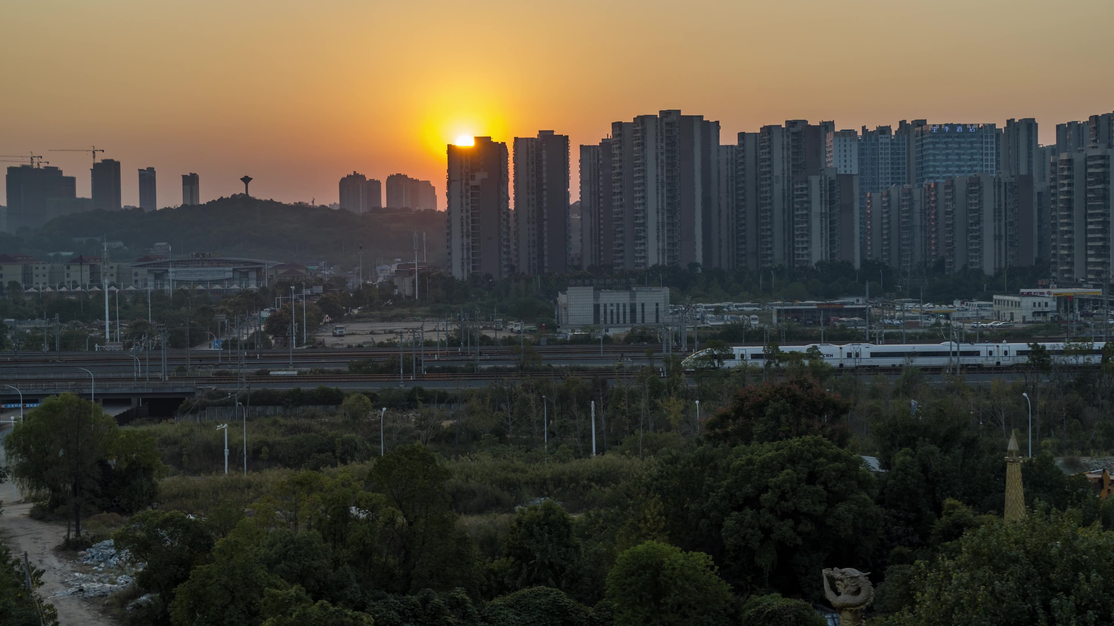 高速铁路京广线长沙高铁站视频素材画面2