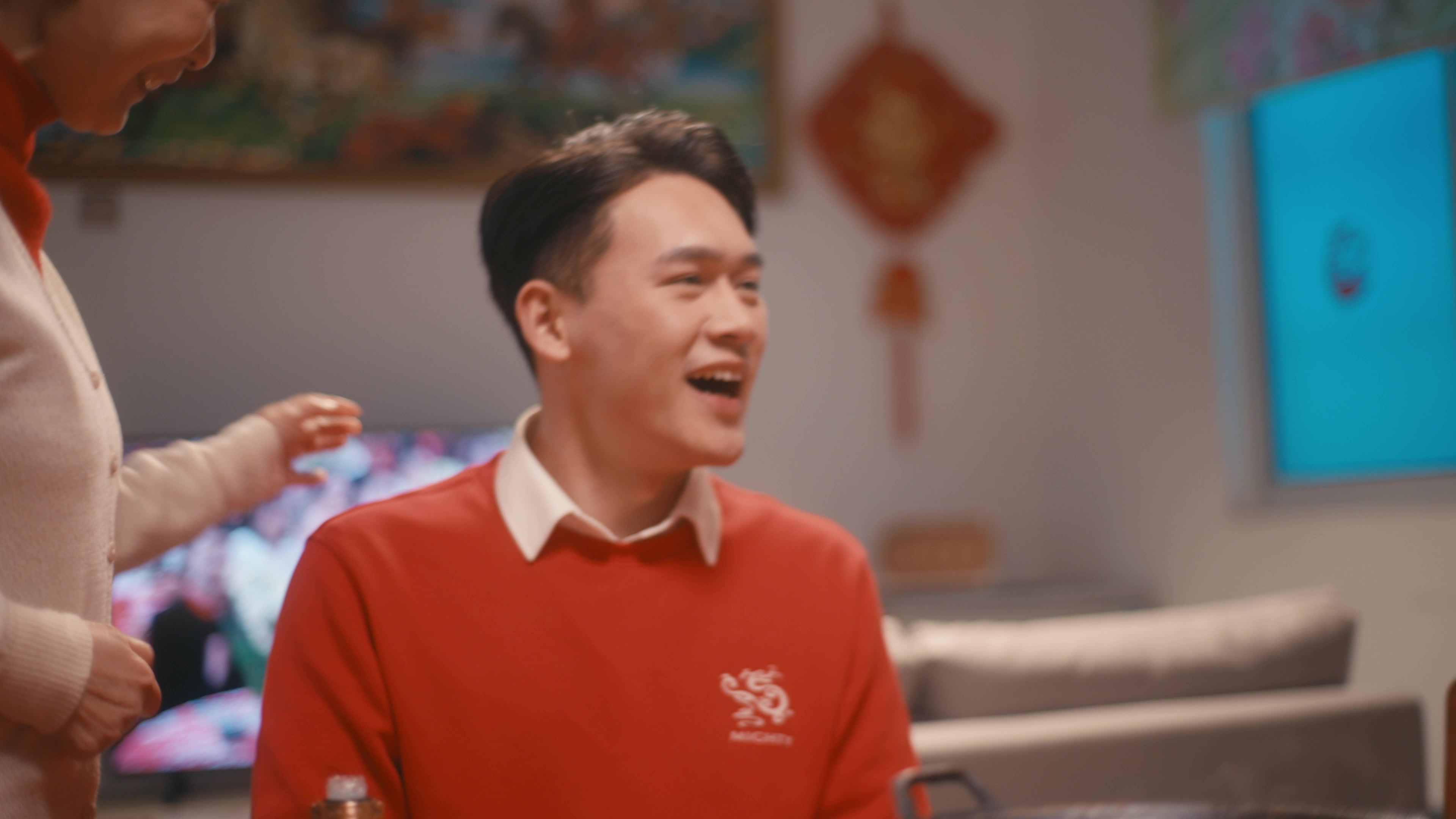 一家人吃团圆饭视频素材画面3