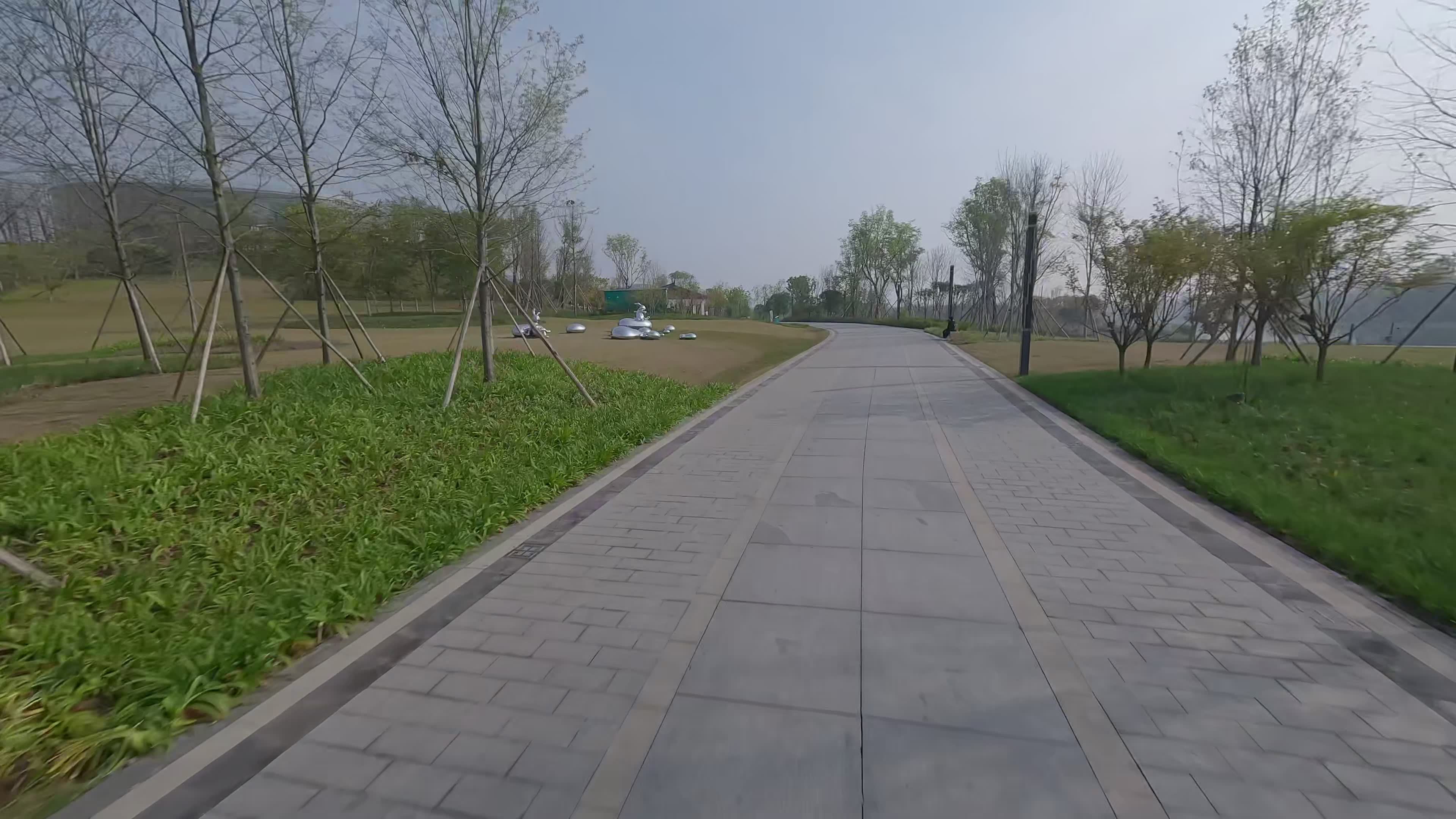 成都东安湖生态公园穿越机航拍视频素材画面1