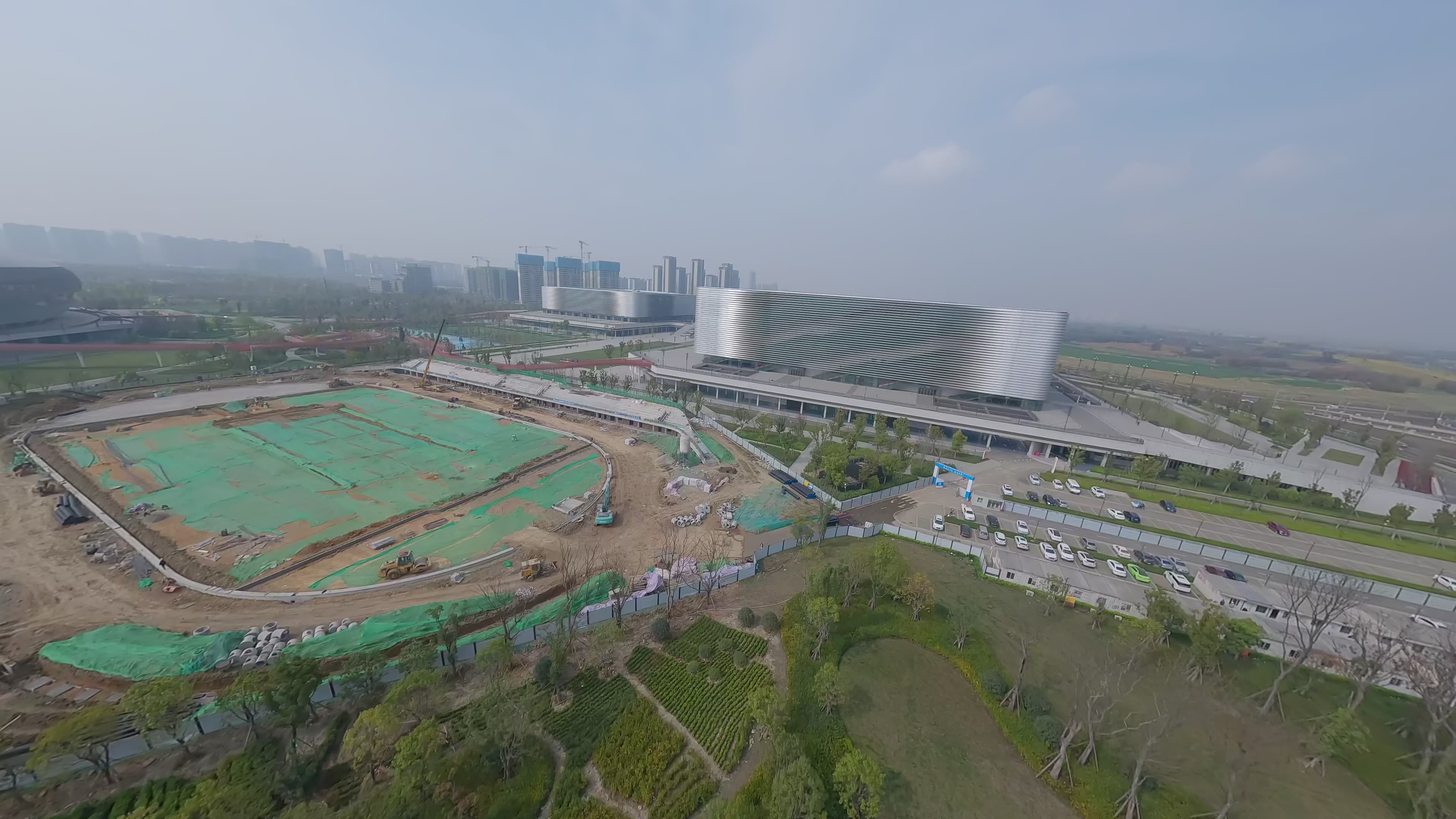 成都东安湖体育公园 世界大运公园 穿越机视频素材画面2