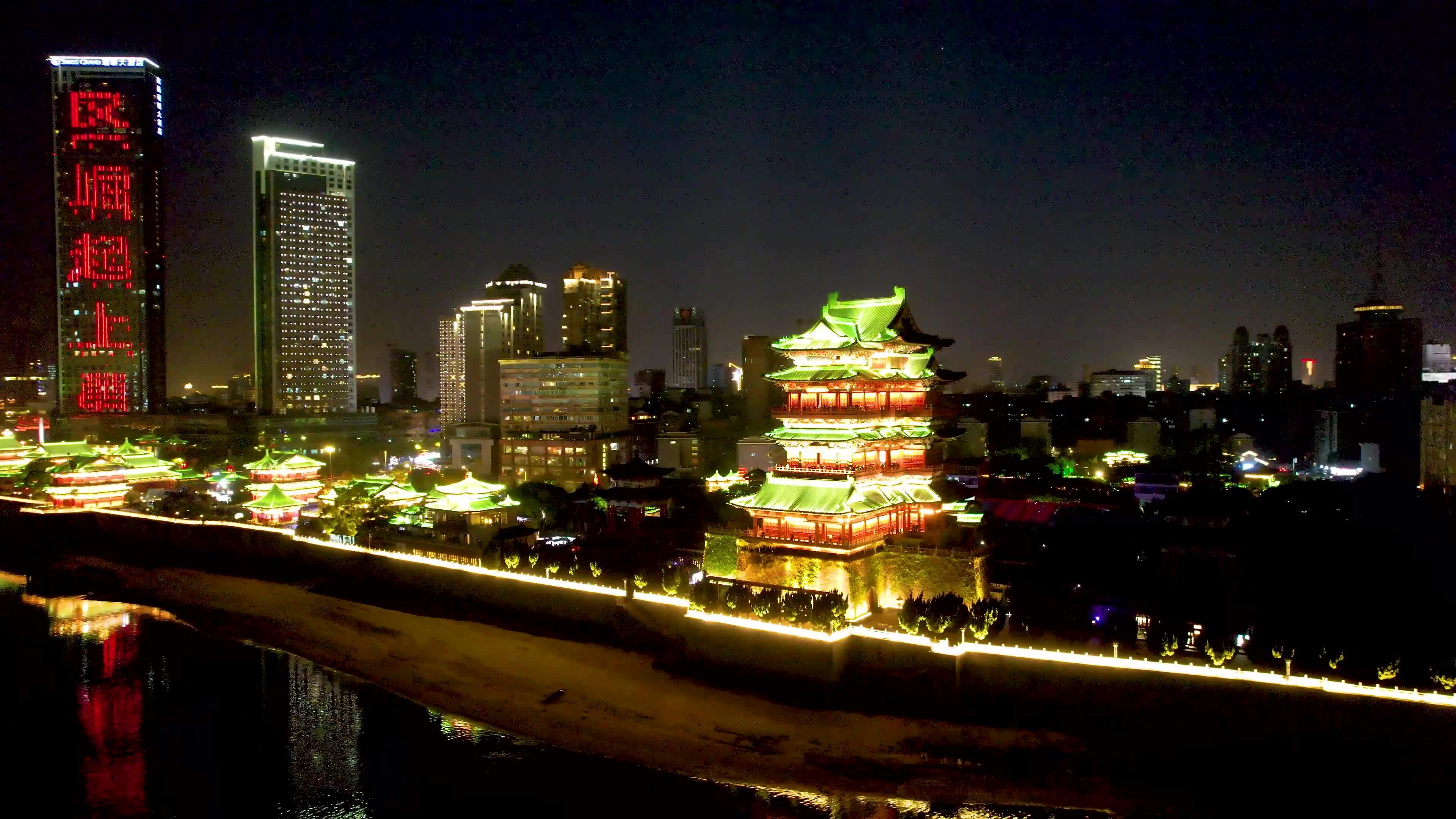 南昌滕王阁城市夜景名胜古迹赣江风光航拍视频素材画面1