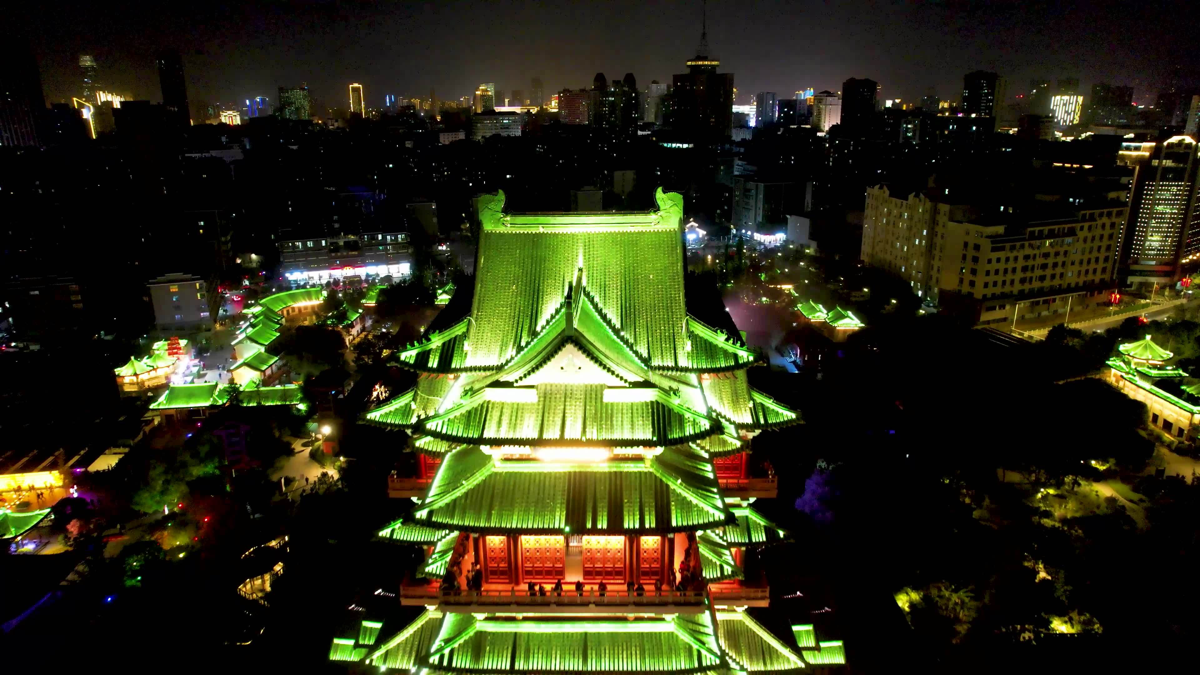 南昌滕王阁城市夜景名胜古迹赣江风光航拍视频素材画面1