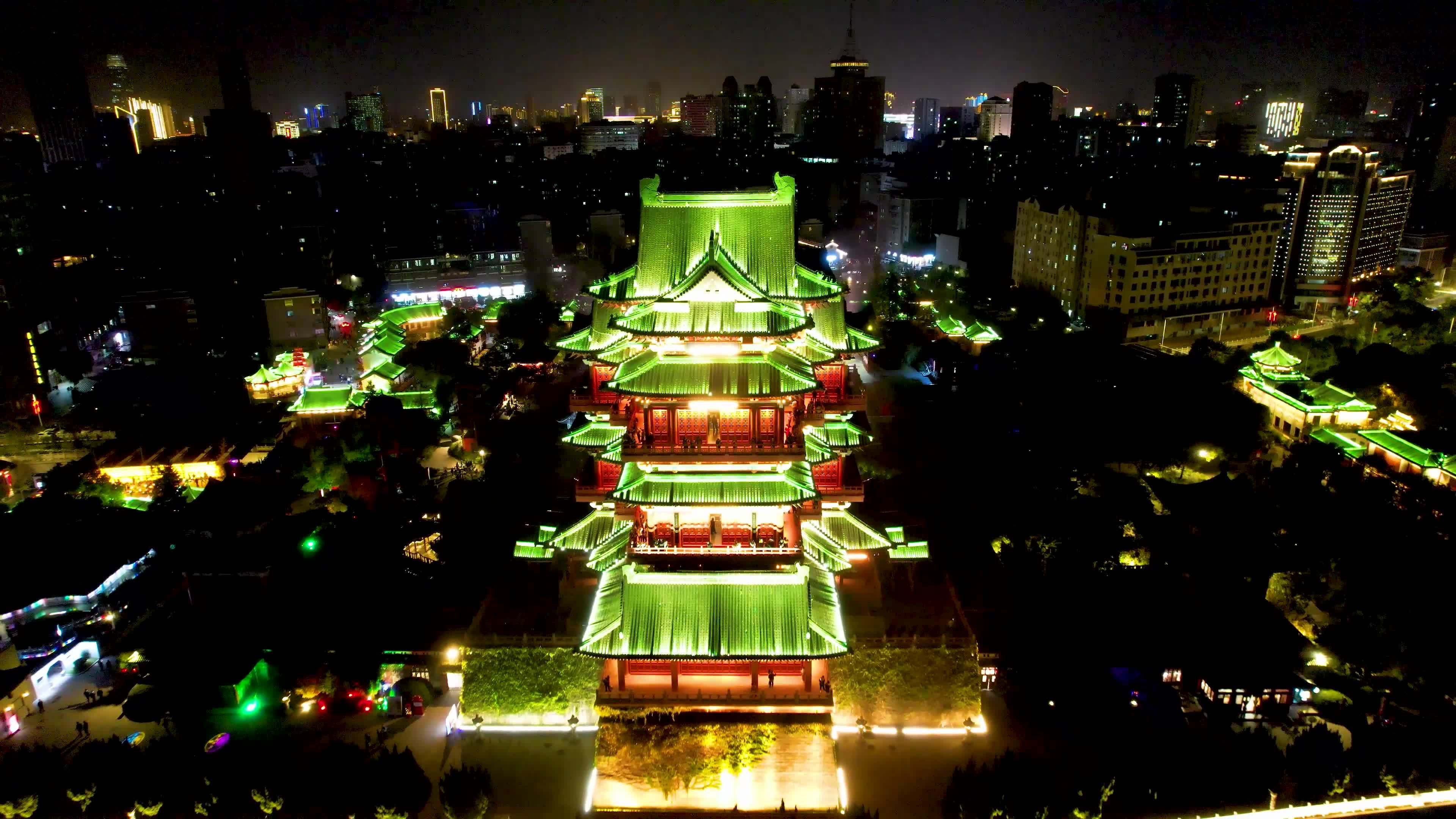 南昌滕王阁城市夜景名胜古迹赣江风光航拍视频素材画面4