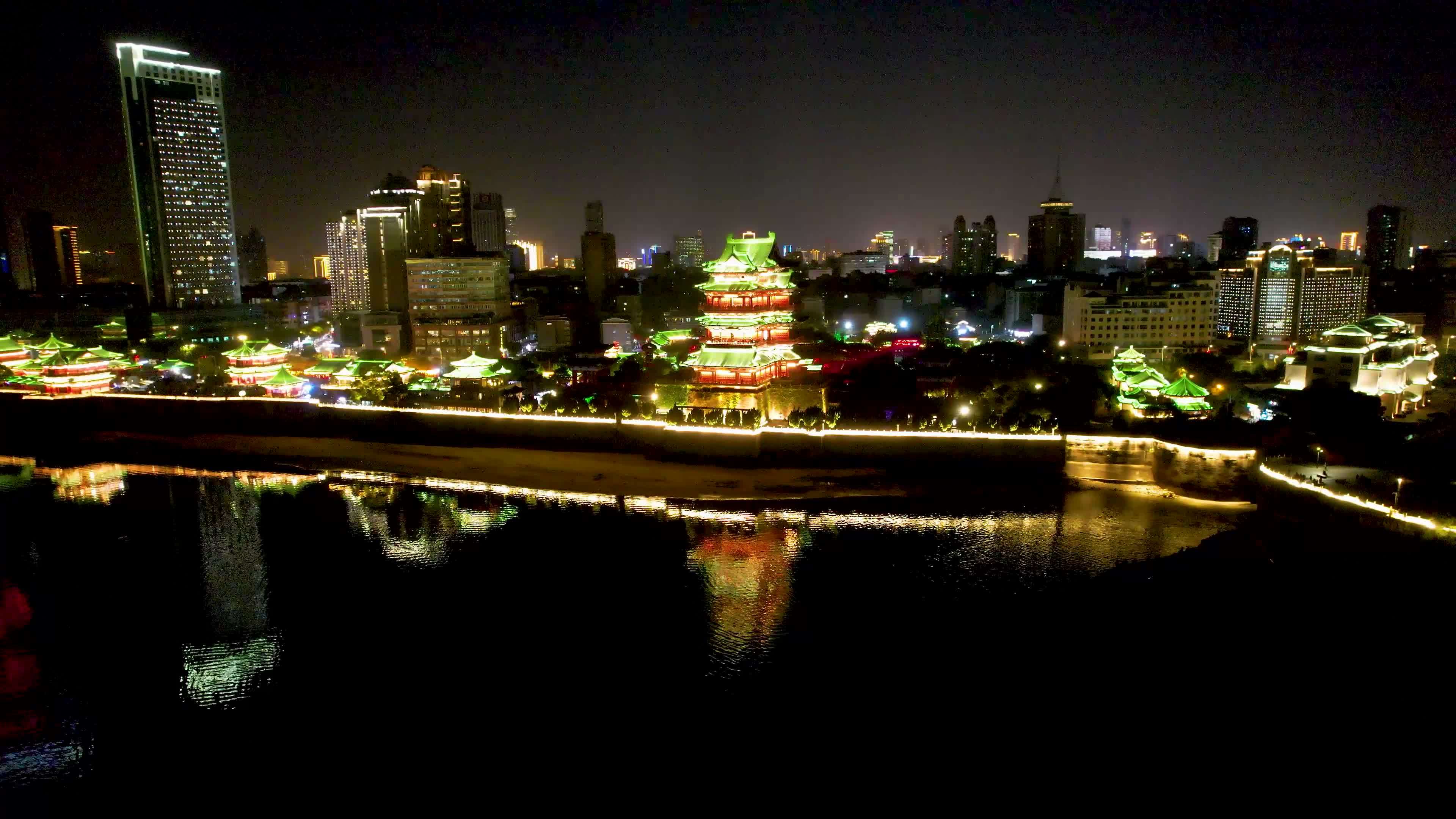 南昌滕王阁城市夜景名胜古迹赣江风光航拍视频素材画面4
