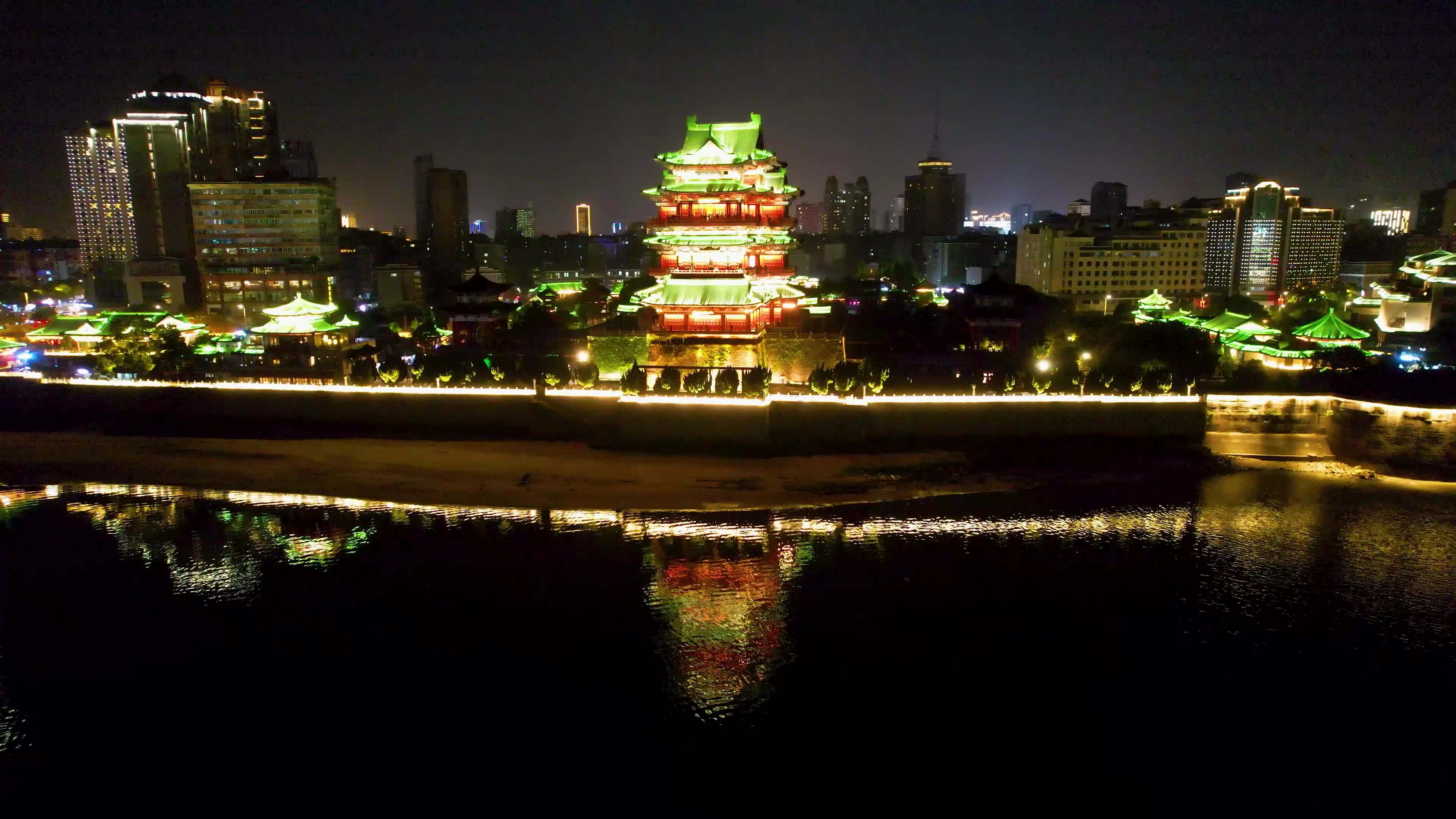 南昌滕王阁城市夜景名胜古迹赣江风光航拍视频素材画面1