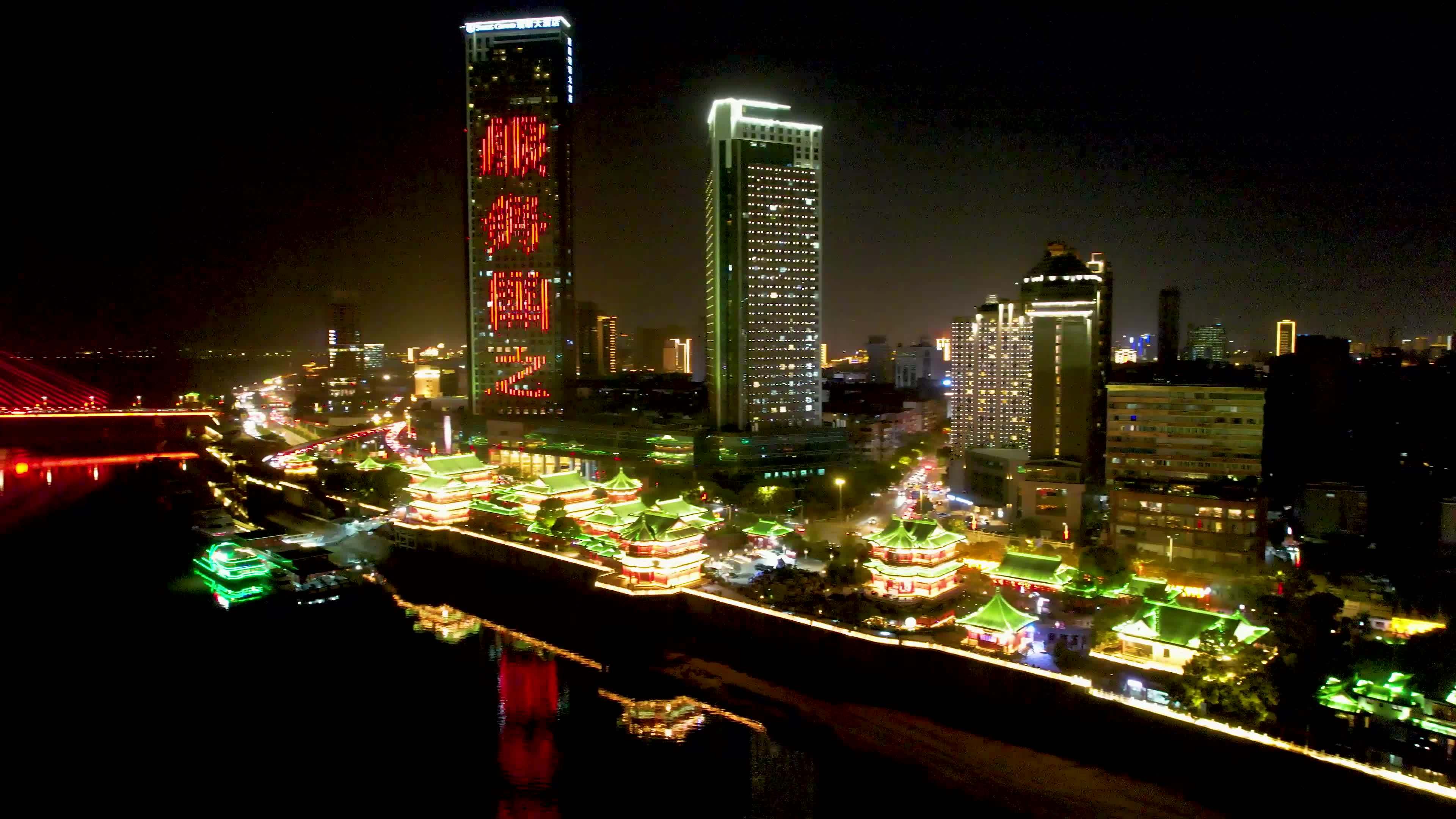 南昌滕王阁城市夜景名胜古迹赣江风光航拍视频素材画面1