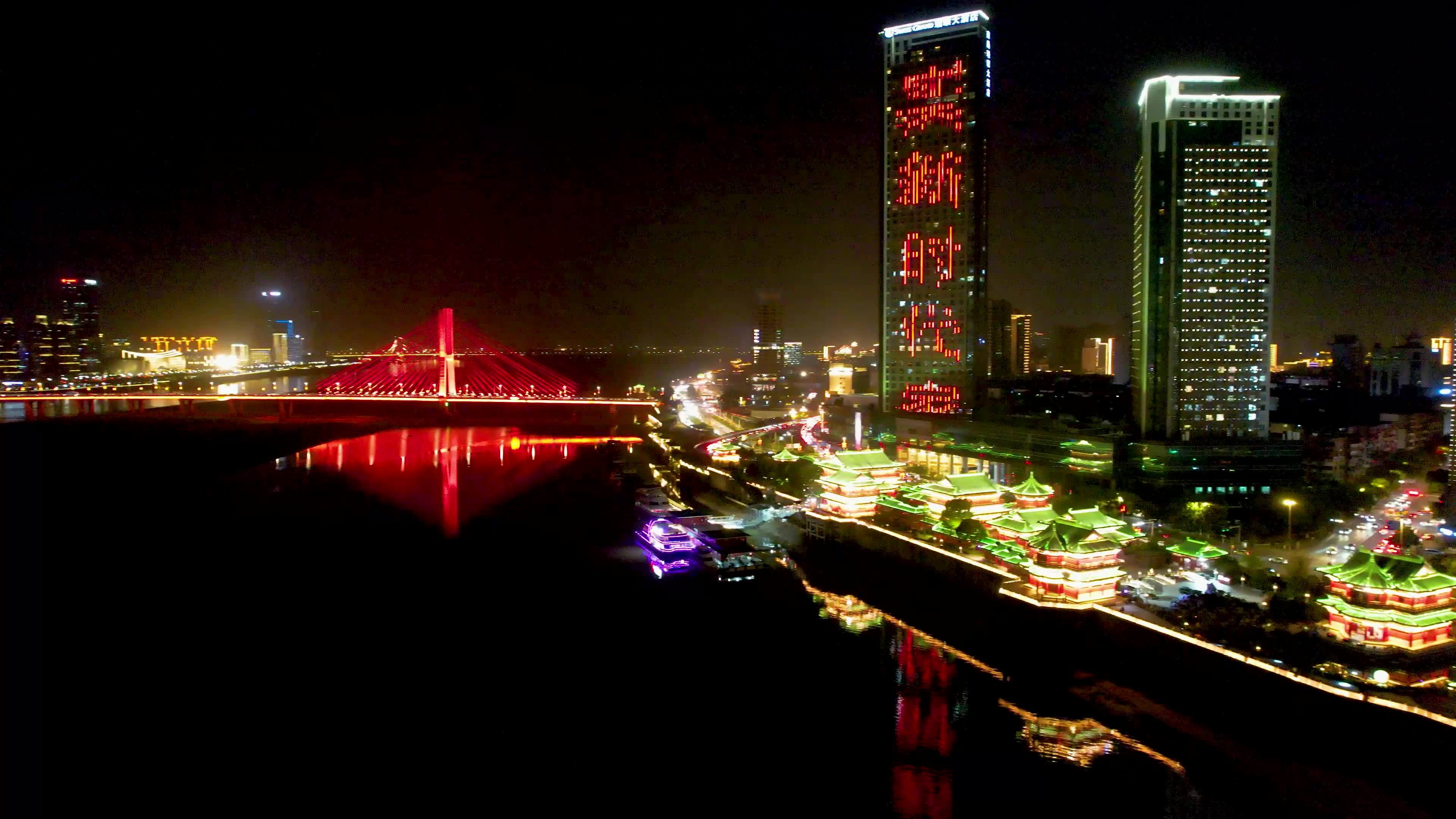 南昌滕王阁城市夜景名胜古迹赣江风光航拍视频素材画面4