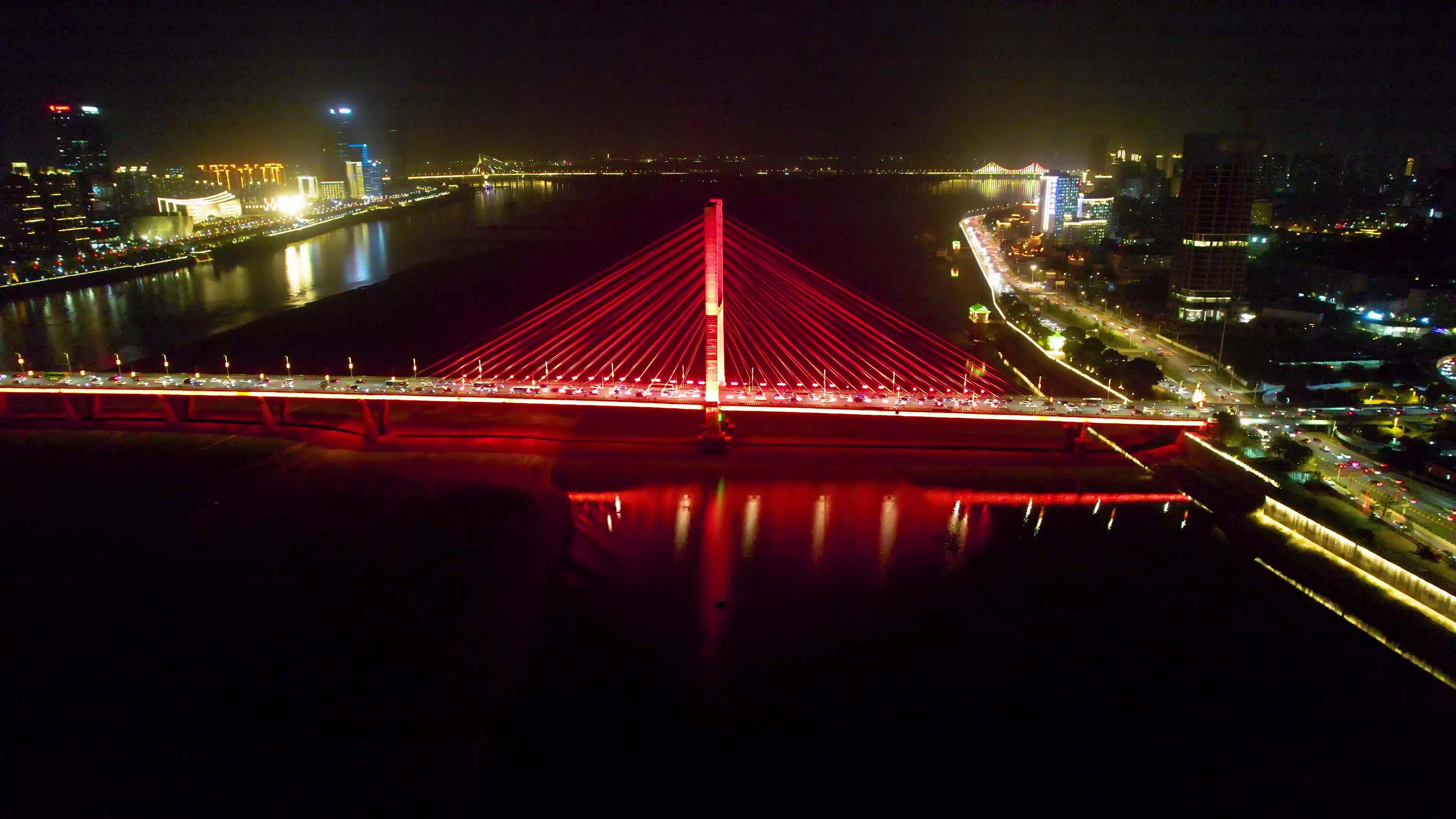 南昌滕王阁城市夜景名胜古迹赣江风光航拍视频素材画面2