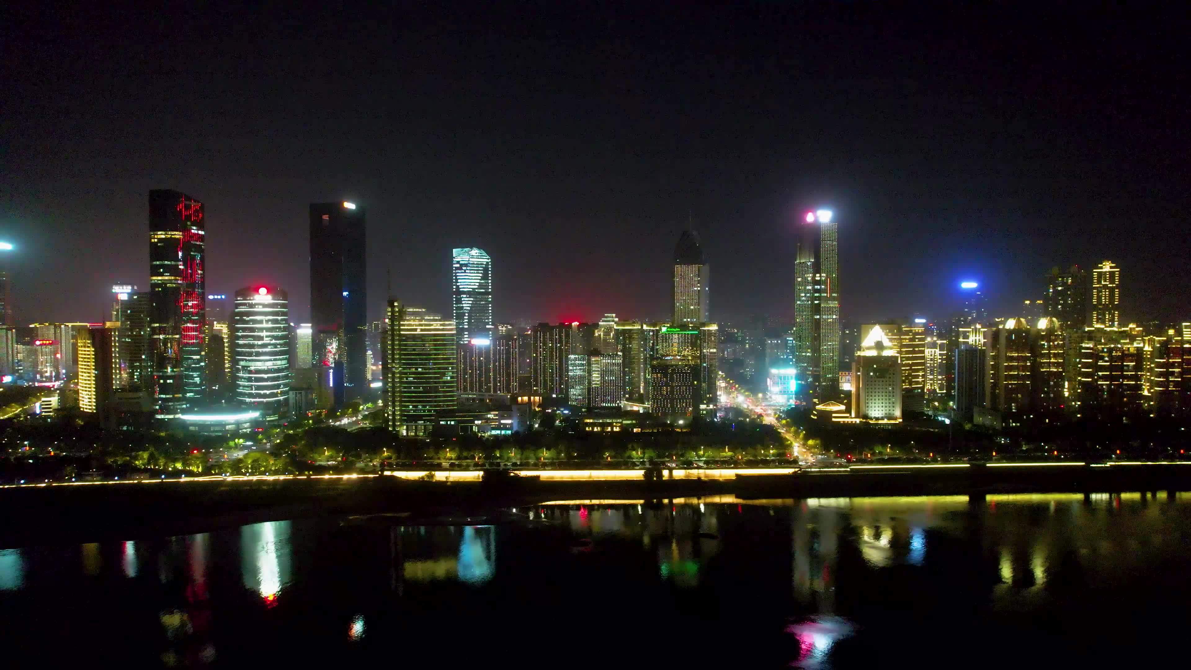 南昌滕王阁城市夜景名胜古迹赣江风光航拍视频素材画面1