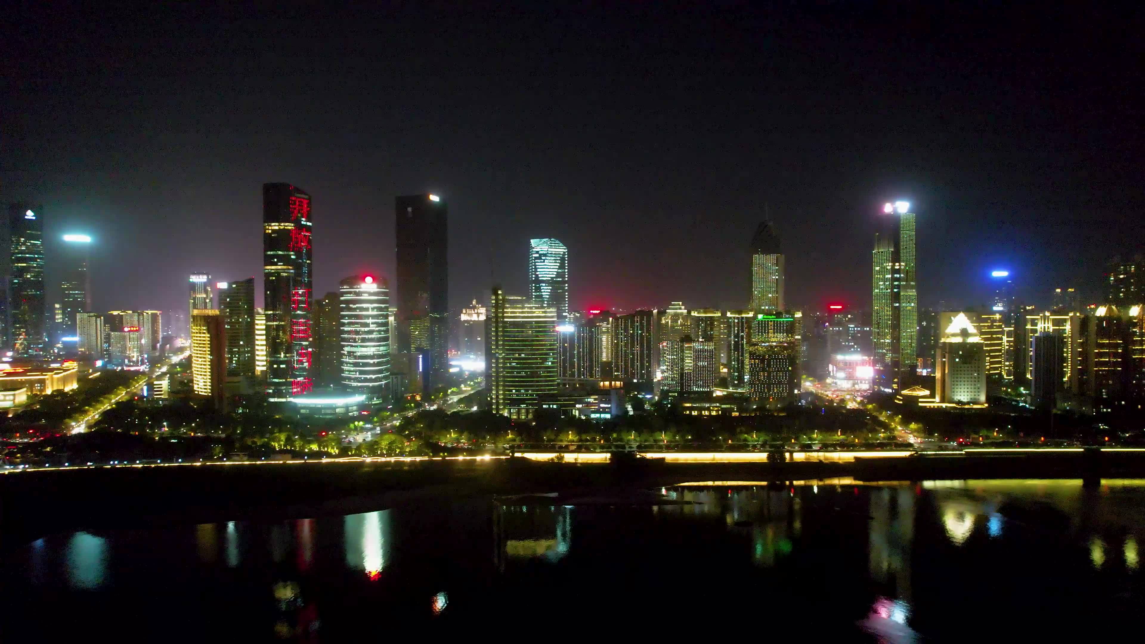 南昌滕王阁城市夜景名胜古迹赣江风光航拍视频素材画面2
