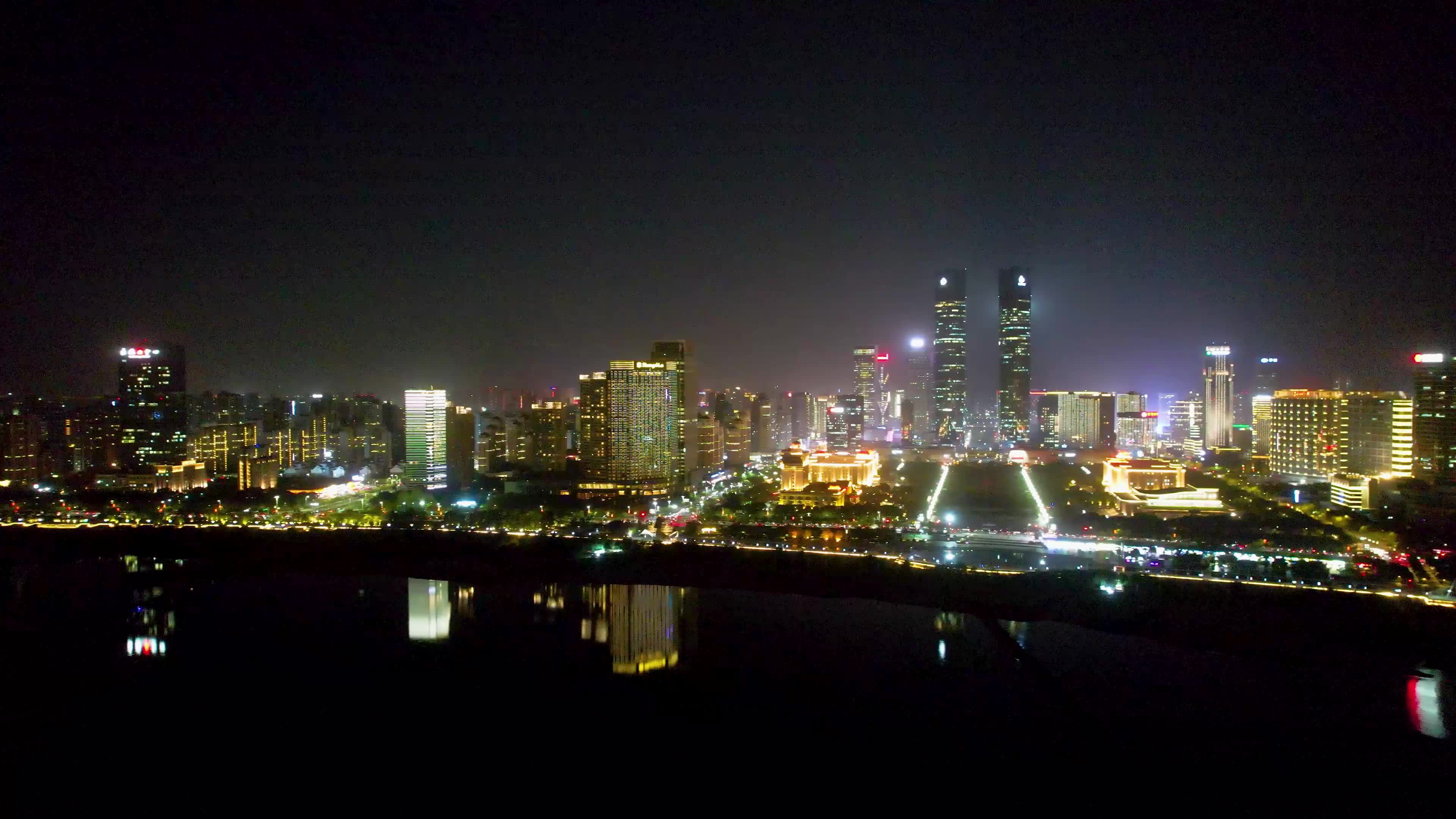 南昌滕王阁城市夜景名胜古迹赣江风光航拍视频素材画面2