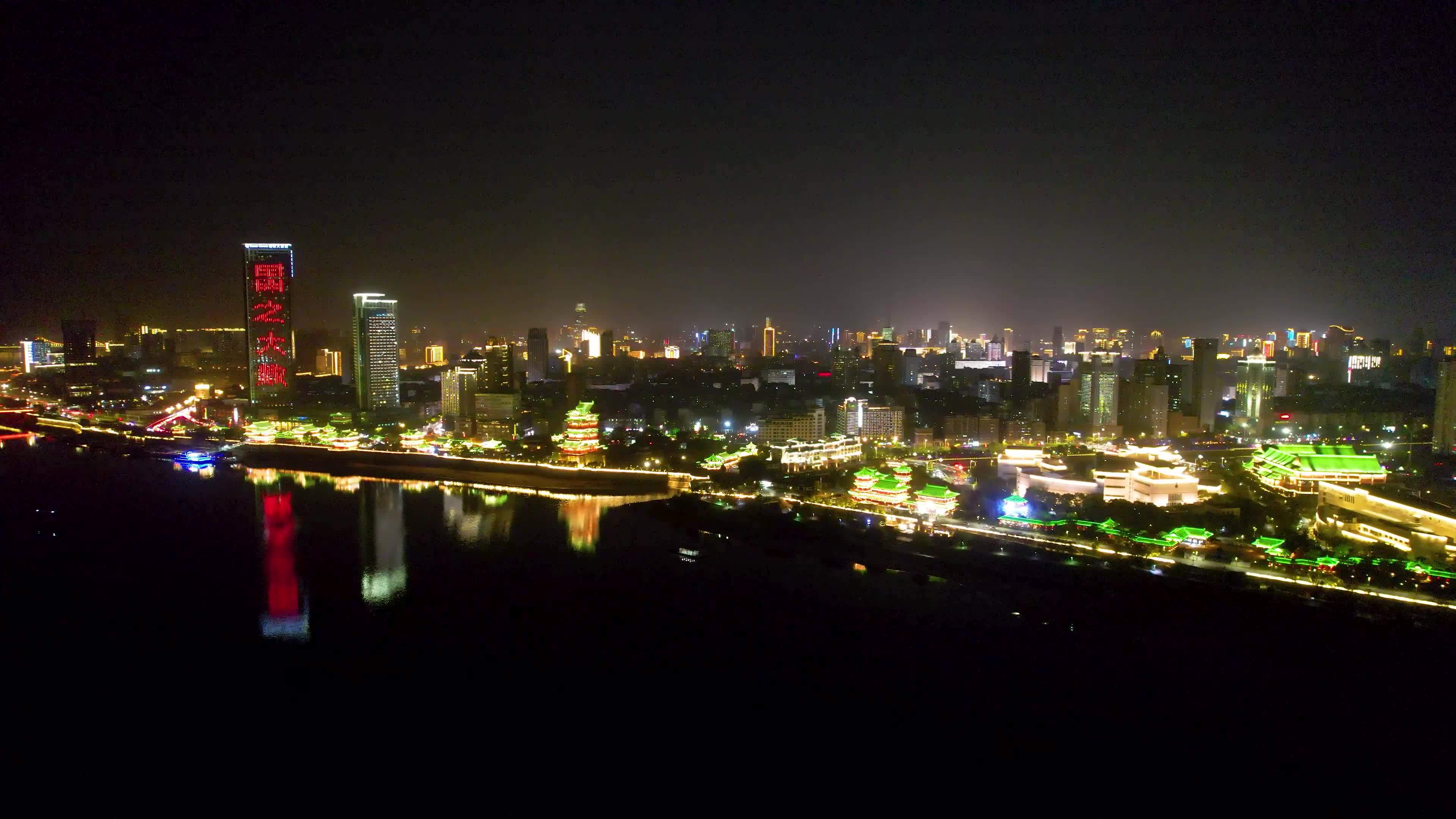 南昌滕王阁城市夜景名胜古迹赣江风光航拍视频素材画面4