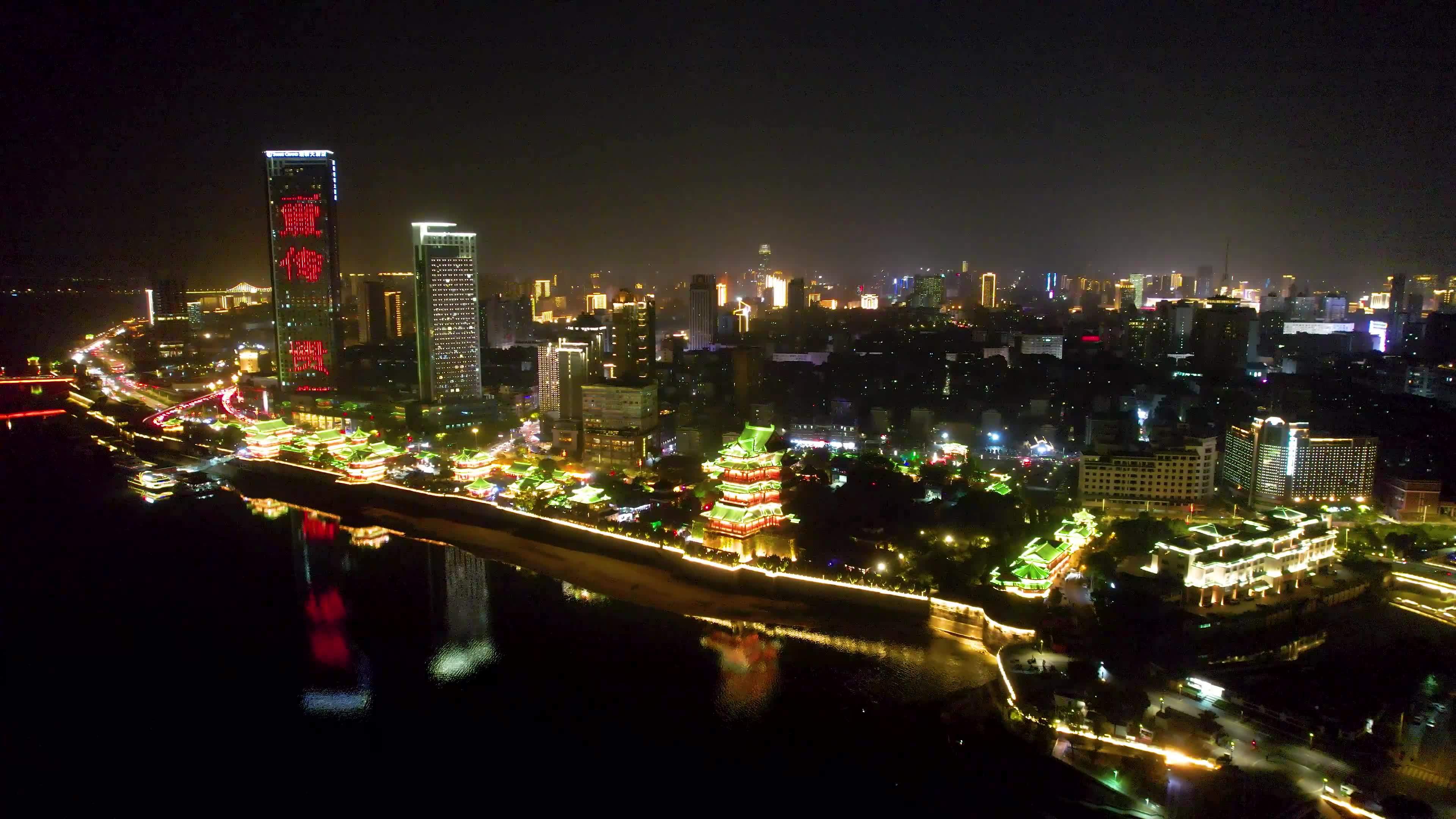 南昌滕王阁城市夜景名胜古迹赣江风光航拍视频素材画面1