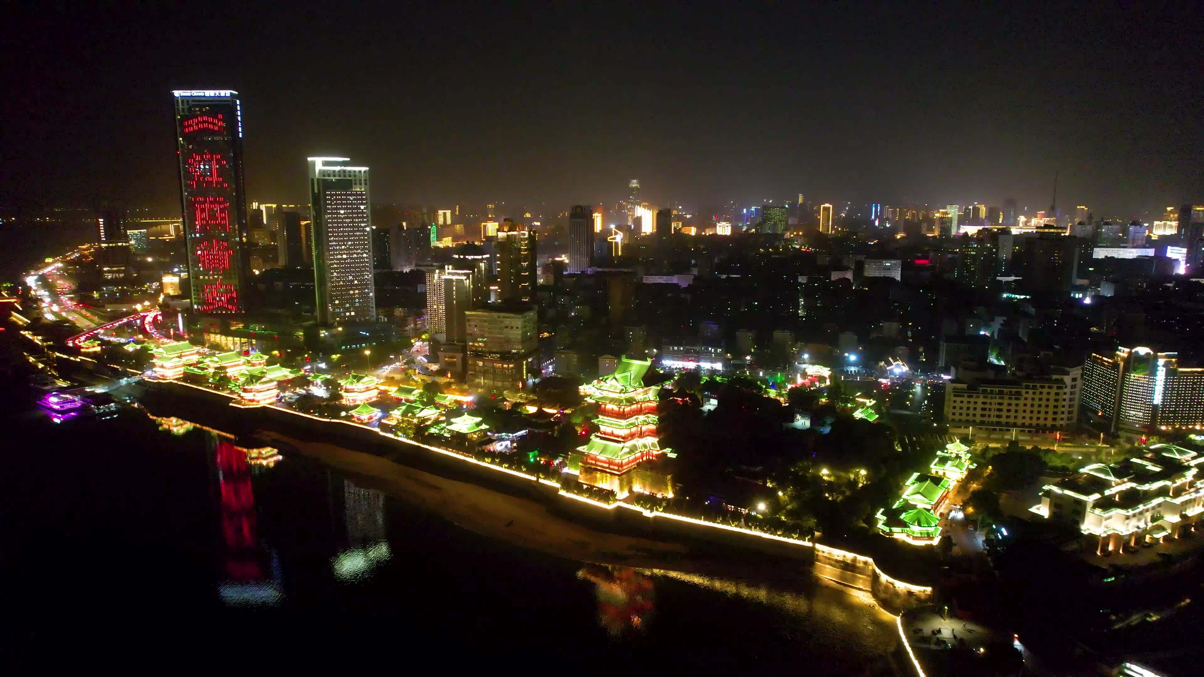 南昌滕王阁城市夜景名胜古迹赣江风光航拍视频素材画面3