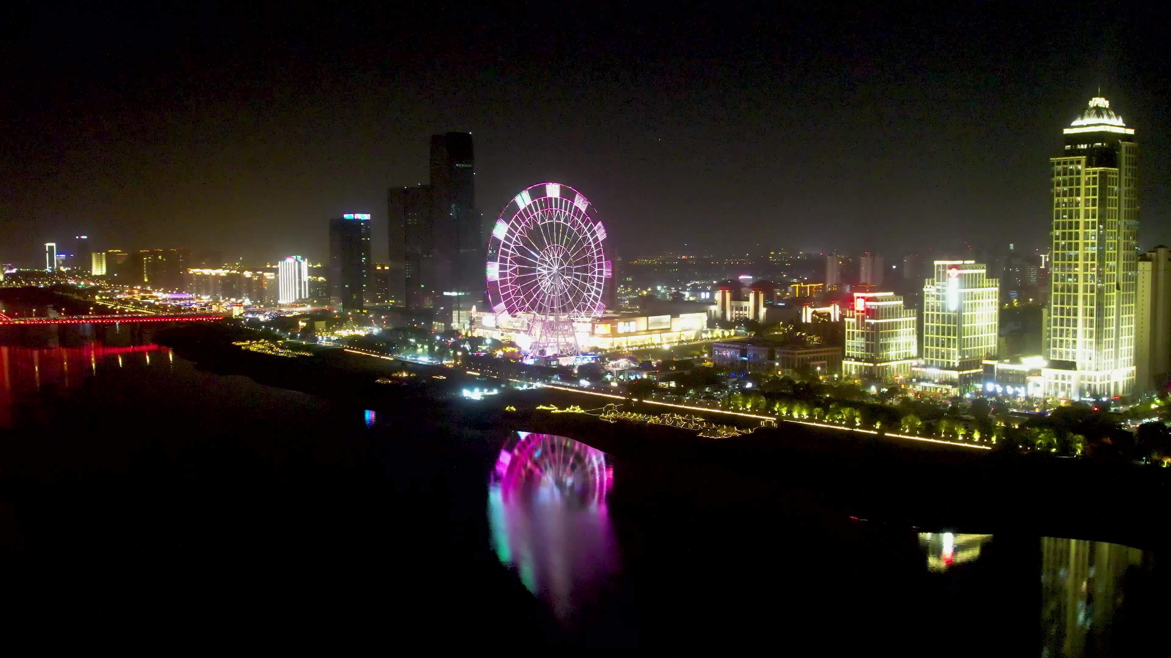 南昌滕王阁城市夜景名胜古迹赣江风光航拍视频素材画面4