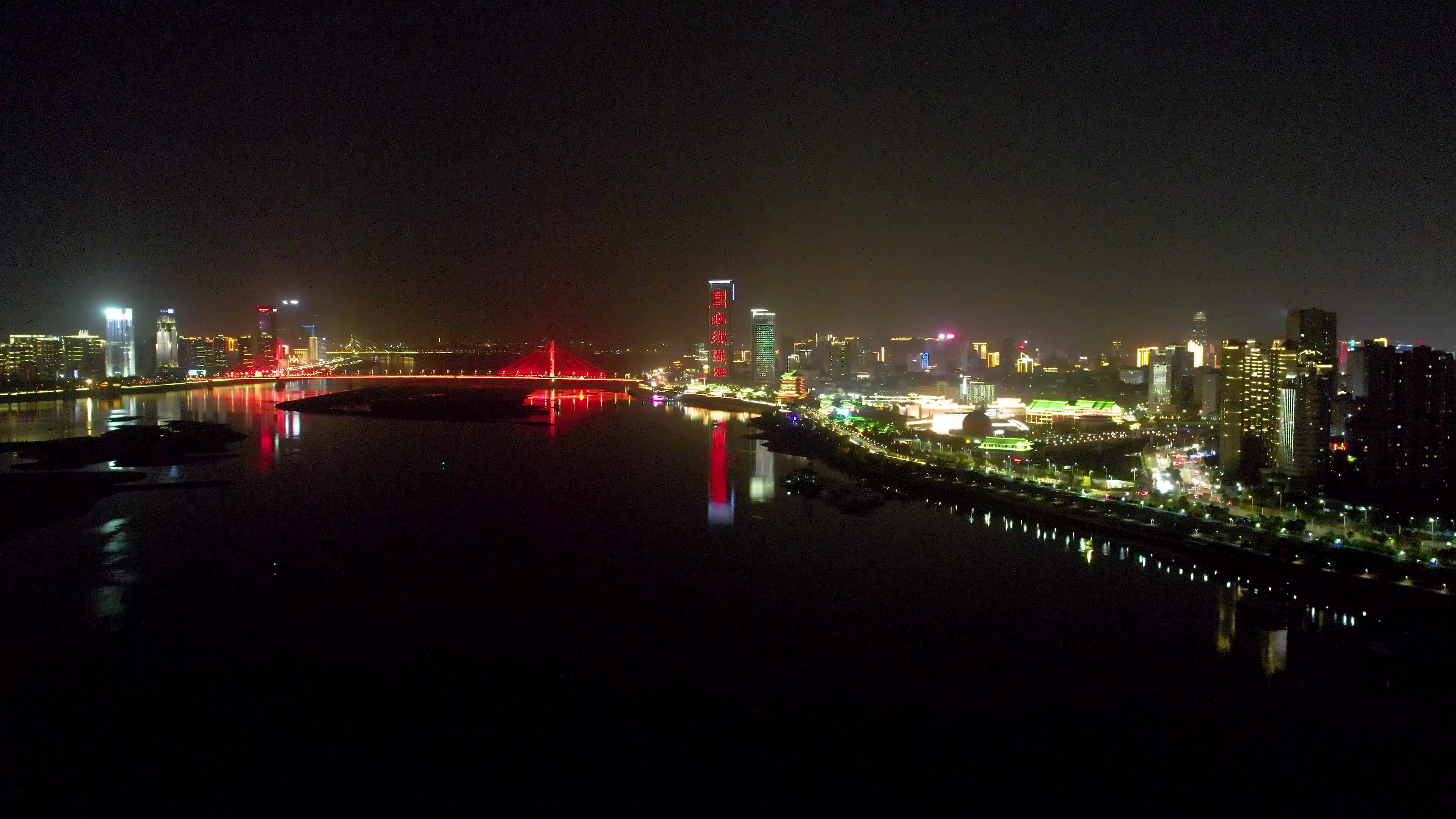 南昌滕王阁城市夜景名胜古迹赣江风光航拍视频素材画面4