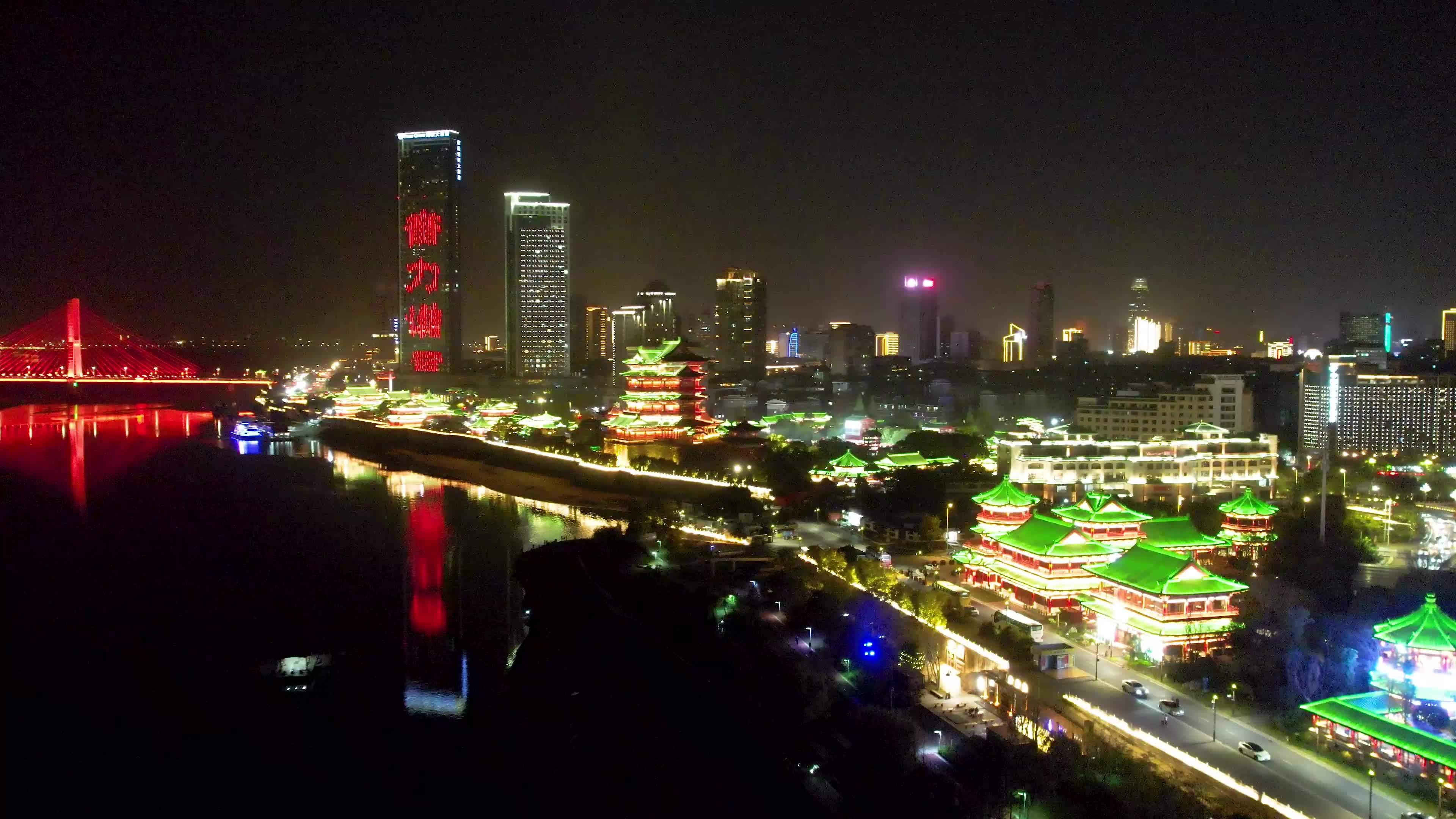 南昌滕王阁城市夜景名胜古迹赣江风光航拍视频素材画面1