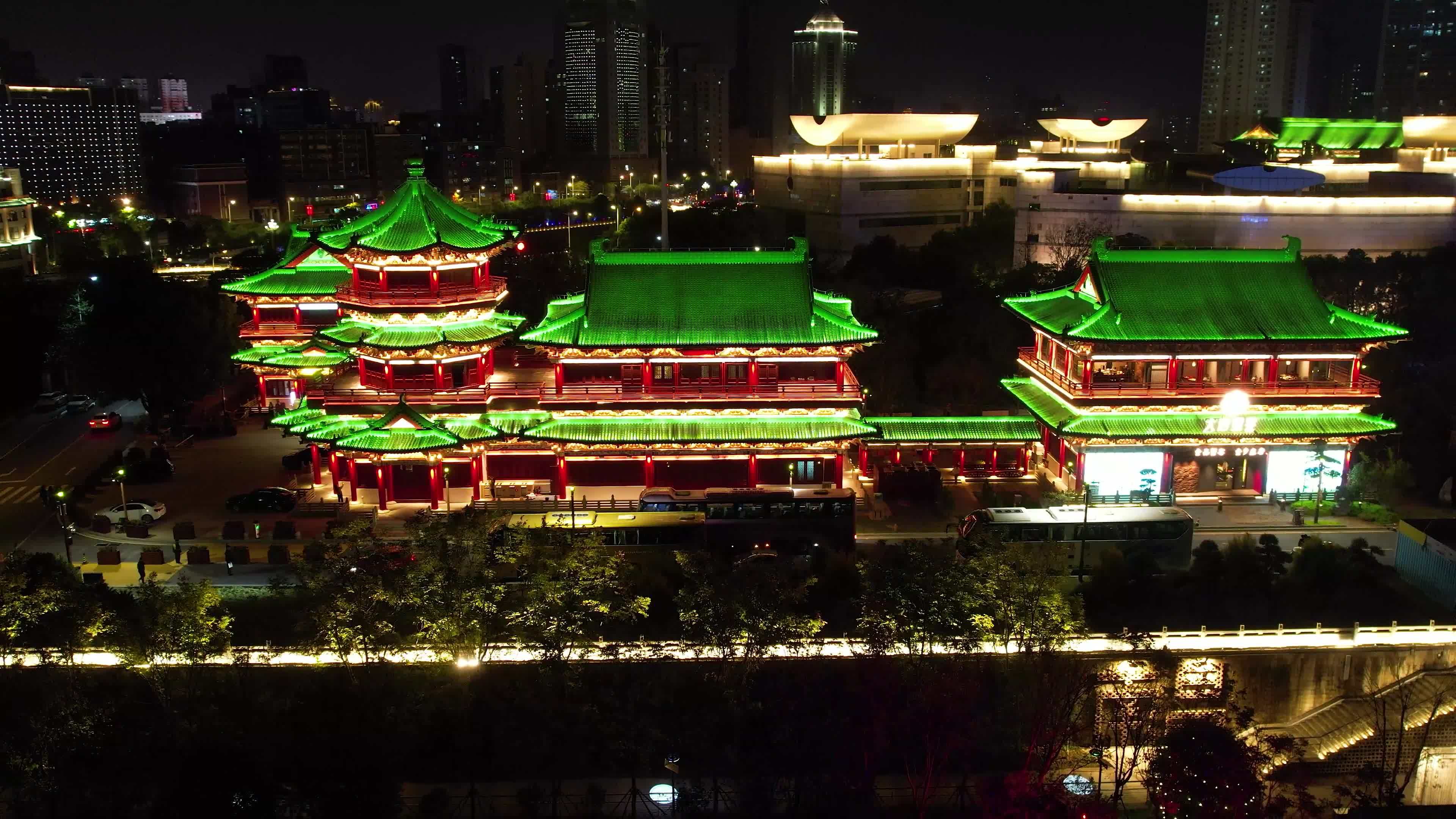 南昌滕王阁城市夜景名胜古迹赣江风光航拍视频素材画面1