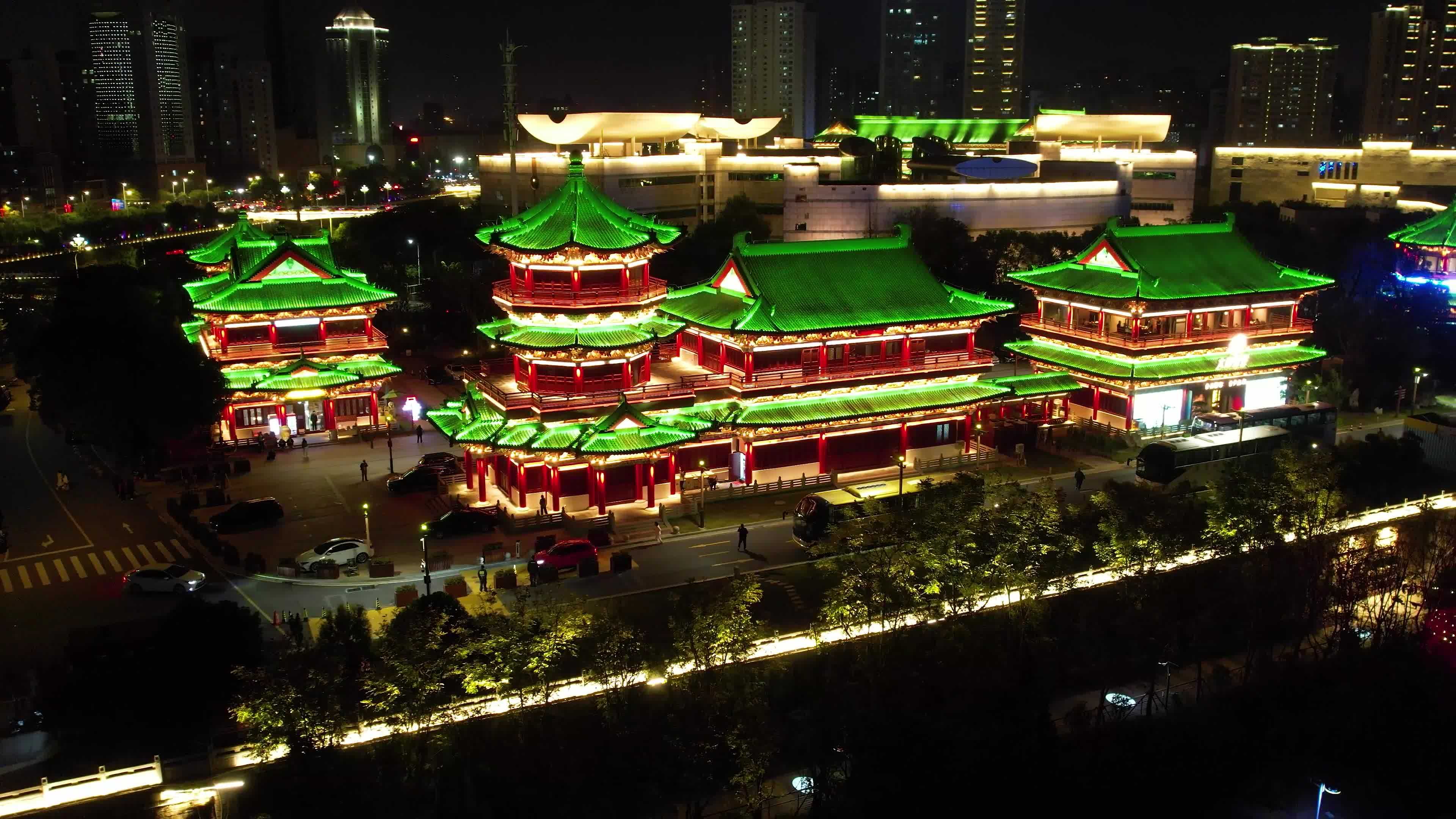 南昌滕王阁城市夜景名胜古迹赣江风光航拍视频素材画面2