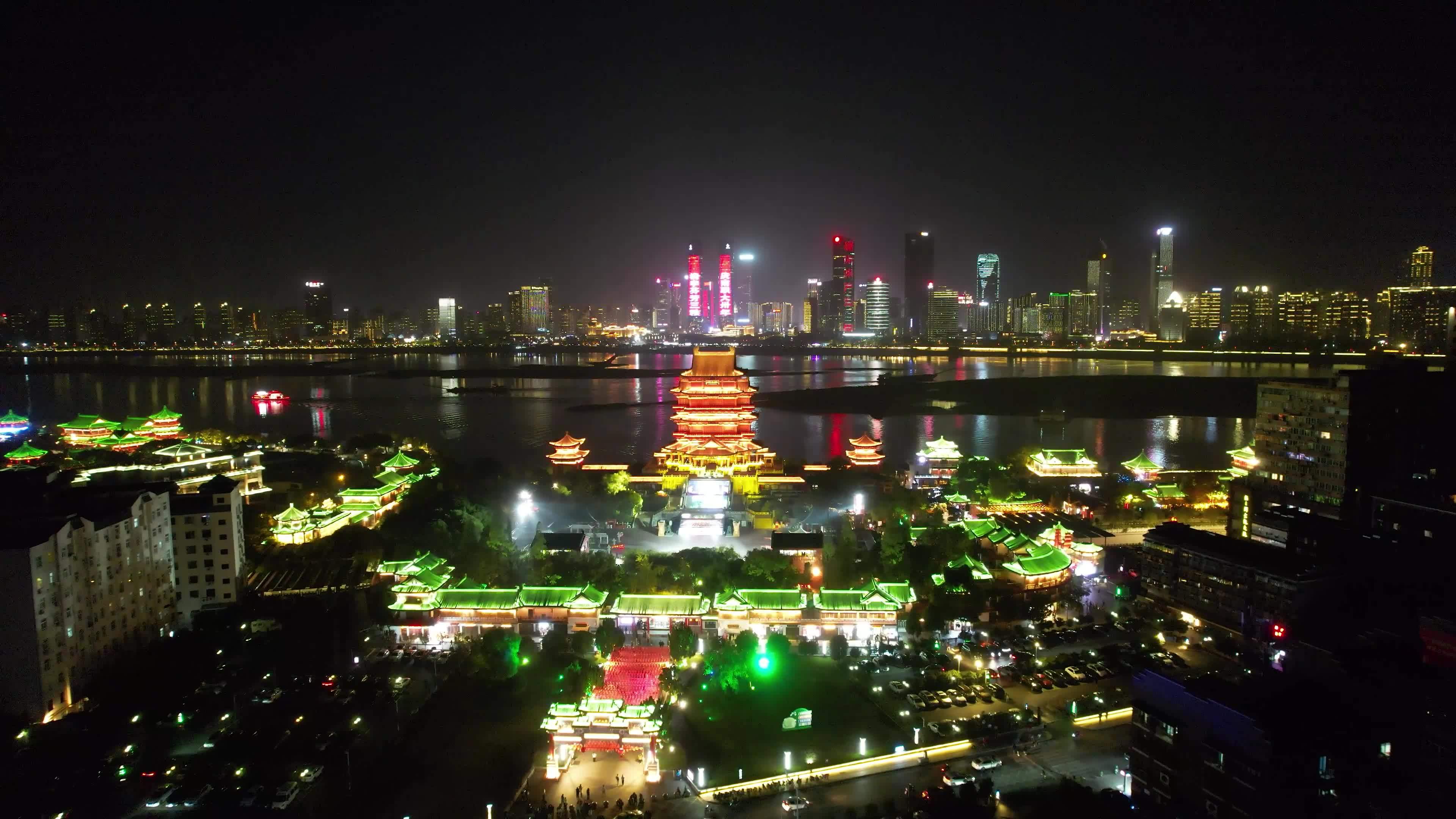南昌滕王阁城市夜景名胜古迹赣江风光航拍视频素材画面1