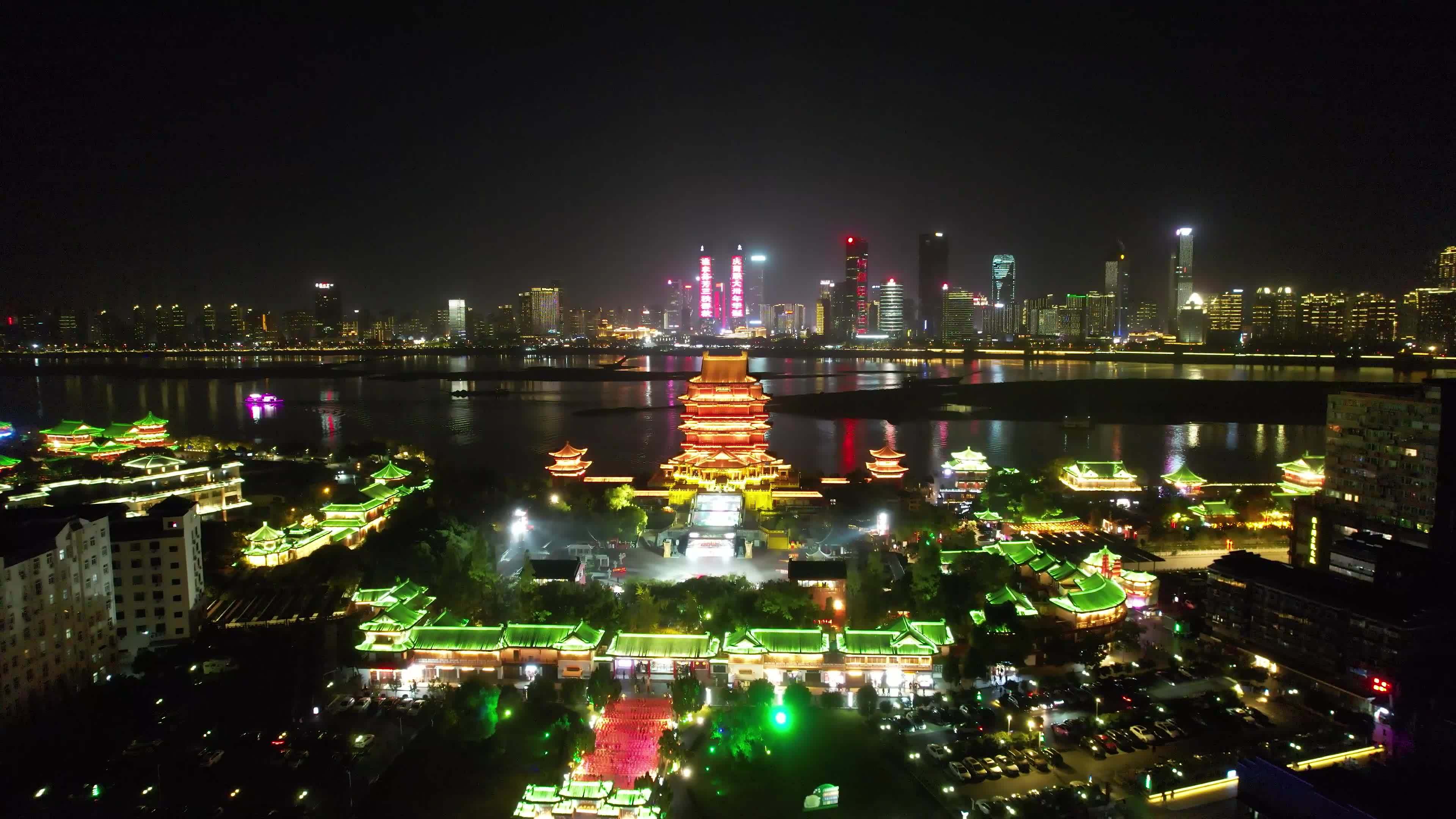 南昌滕王阁城市夜景名胜古迹赣江风光航拍视频素材画面3