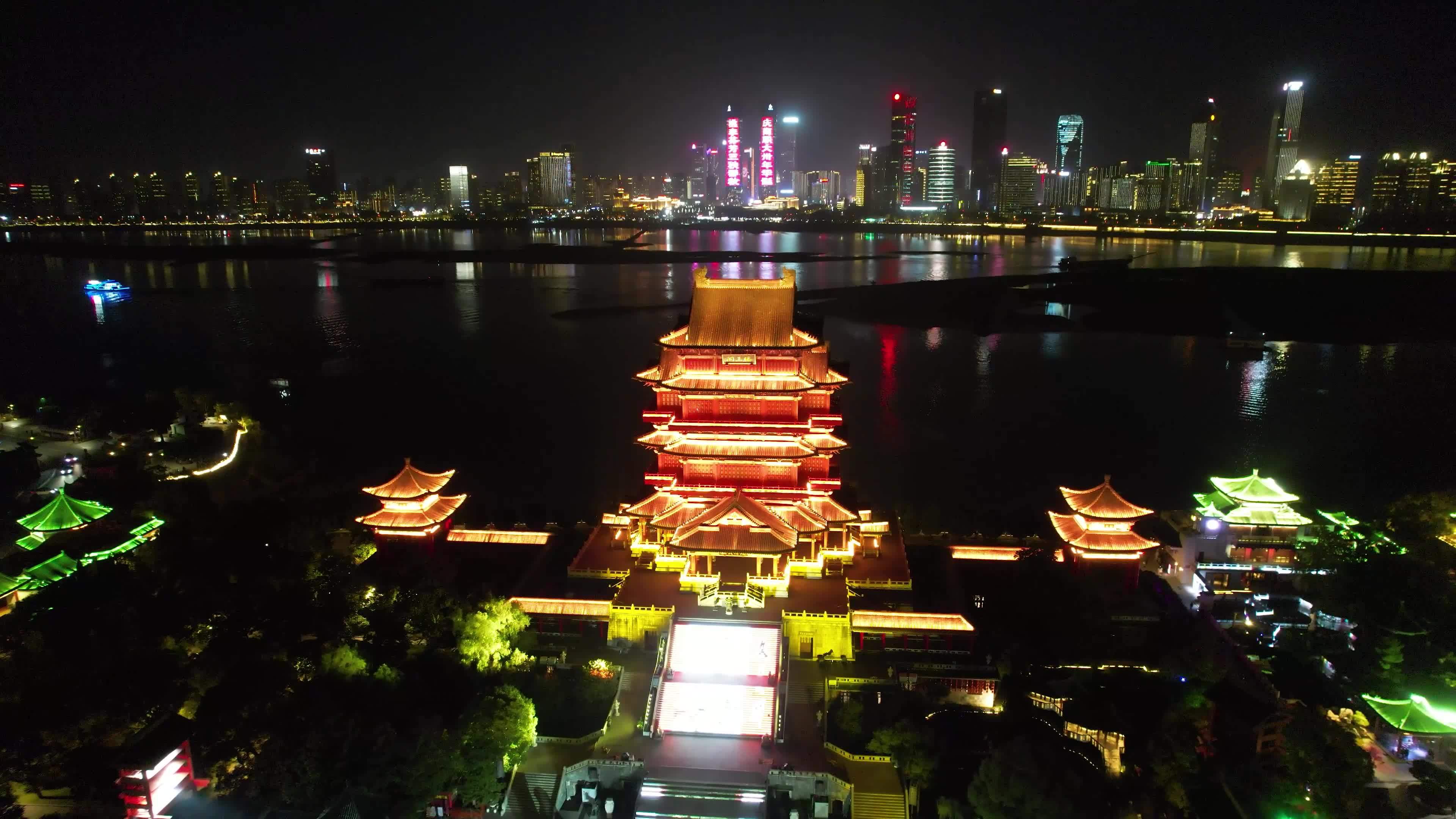 南昌滕王阁城市夜景名胜古迹赣江风光航拍视频素材画面1