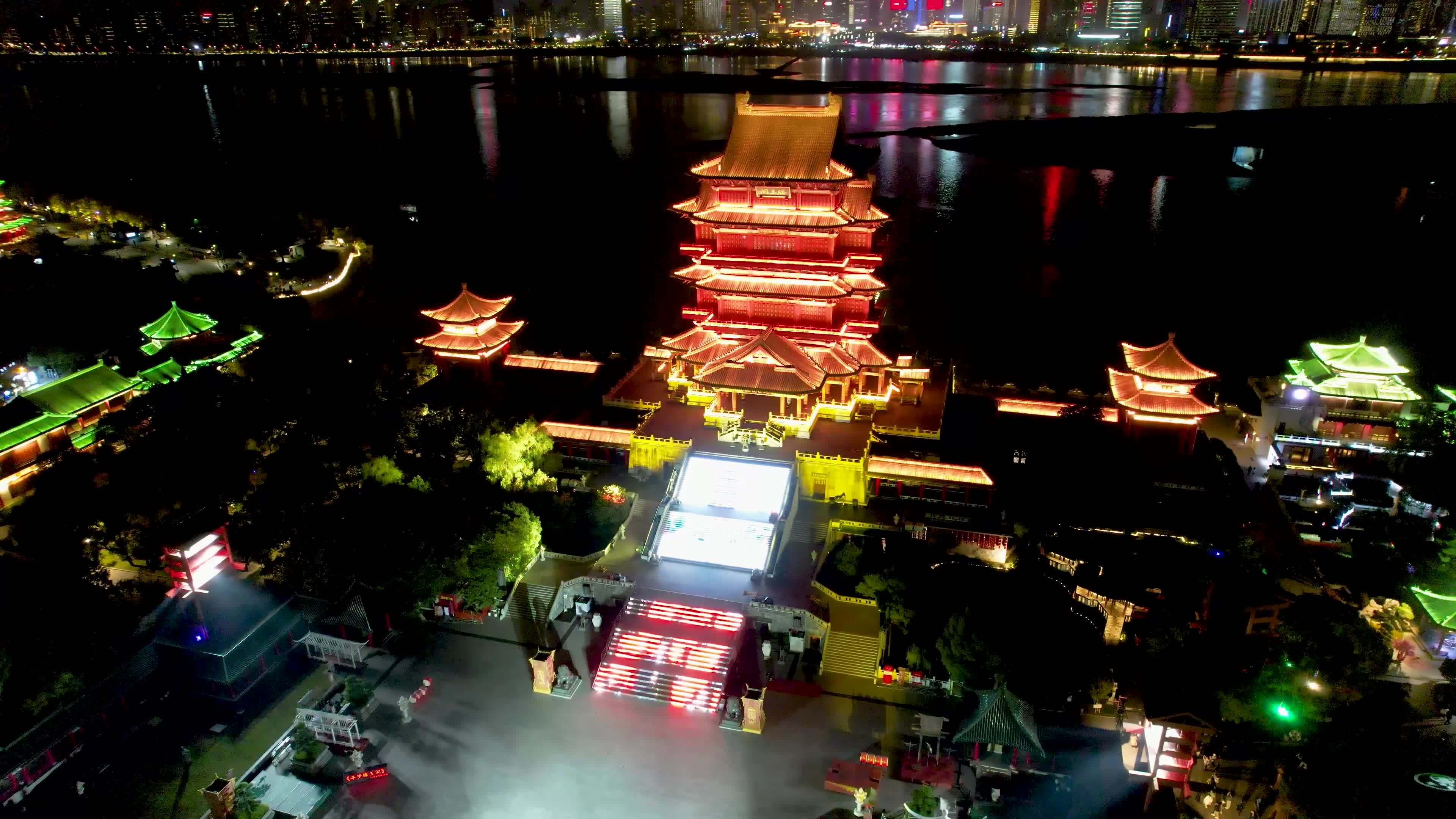 南昌滕王阁城市夜景名胜古迹赣江风光航拍视频素材画面1