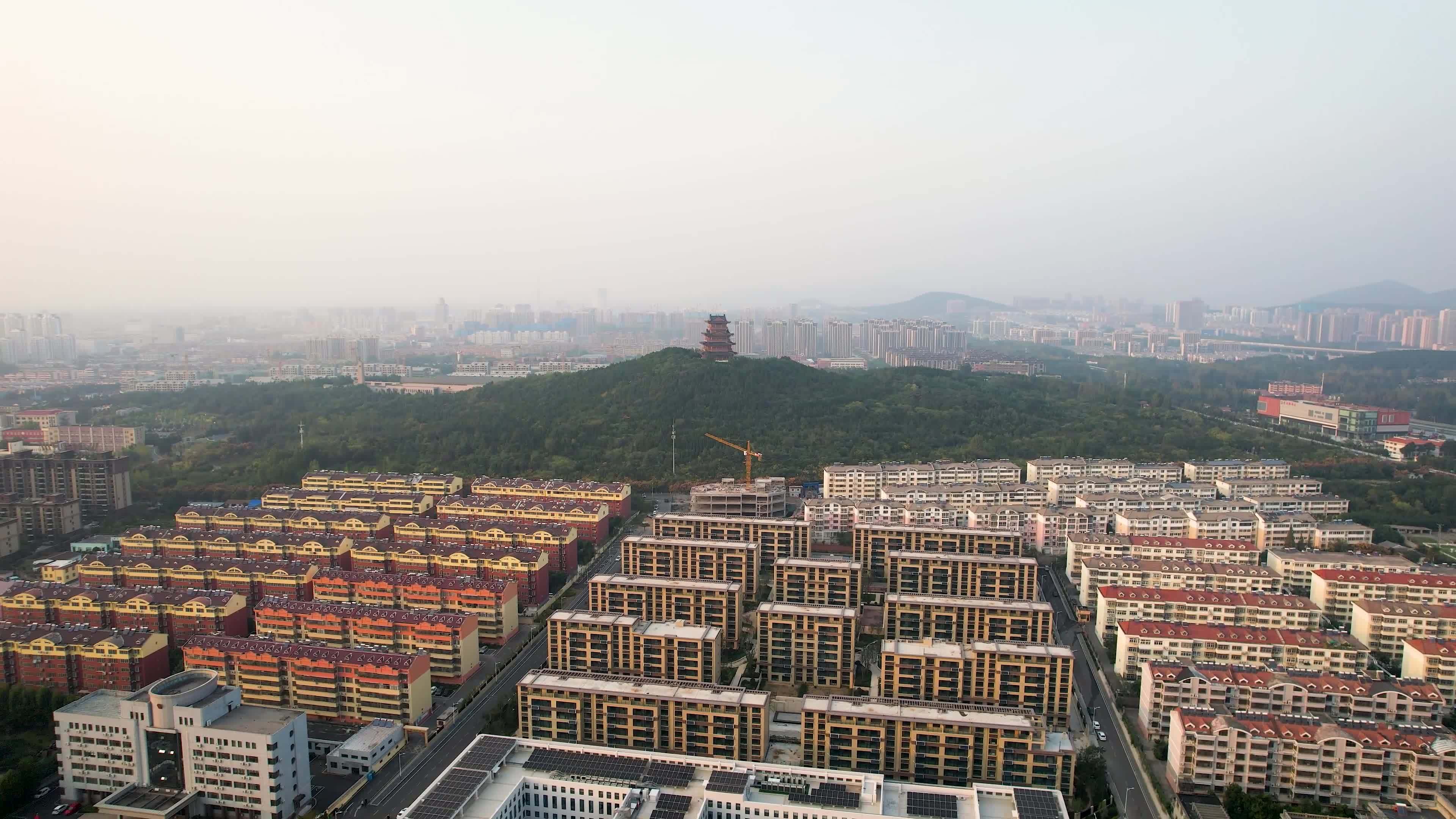 枣庄城市风光奚仲广场日落夕阳秋季风景航拍视频素材画面1