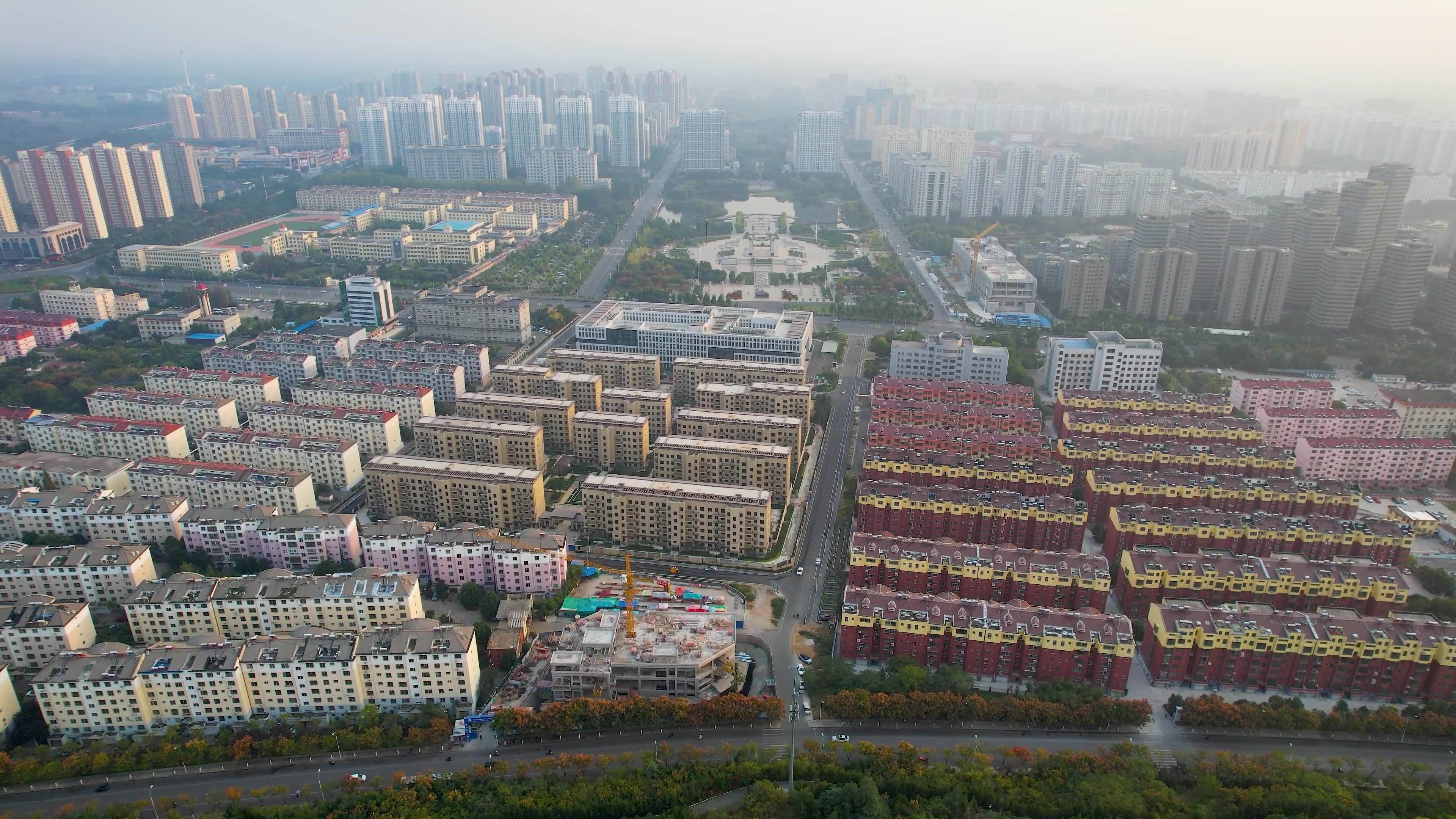 枣庄城市风光奚仲广场日落夕阳秋季风景航拍视频素材画面1