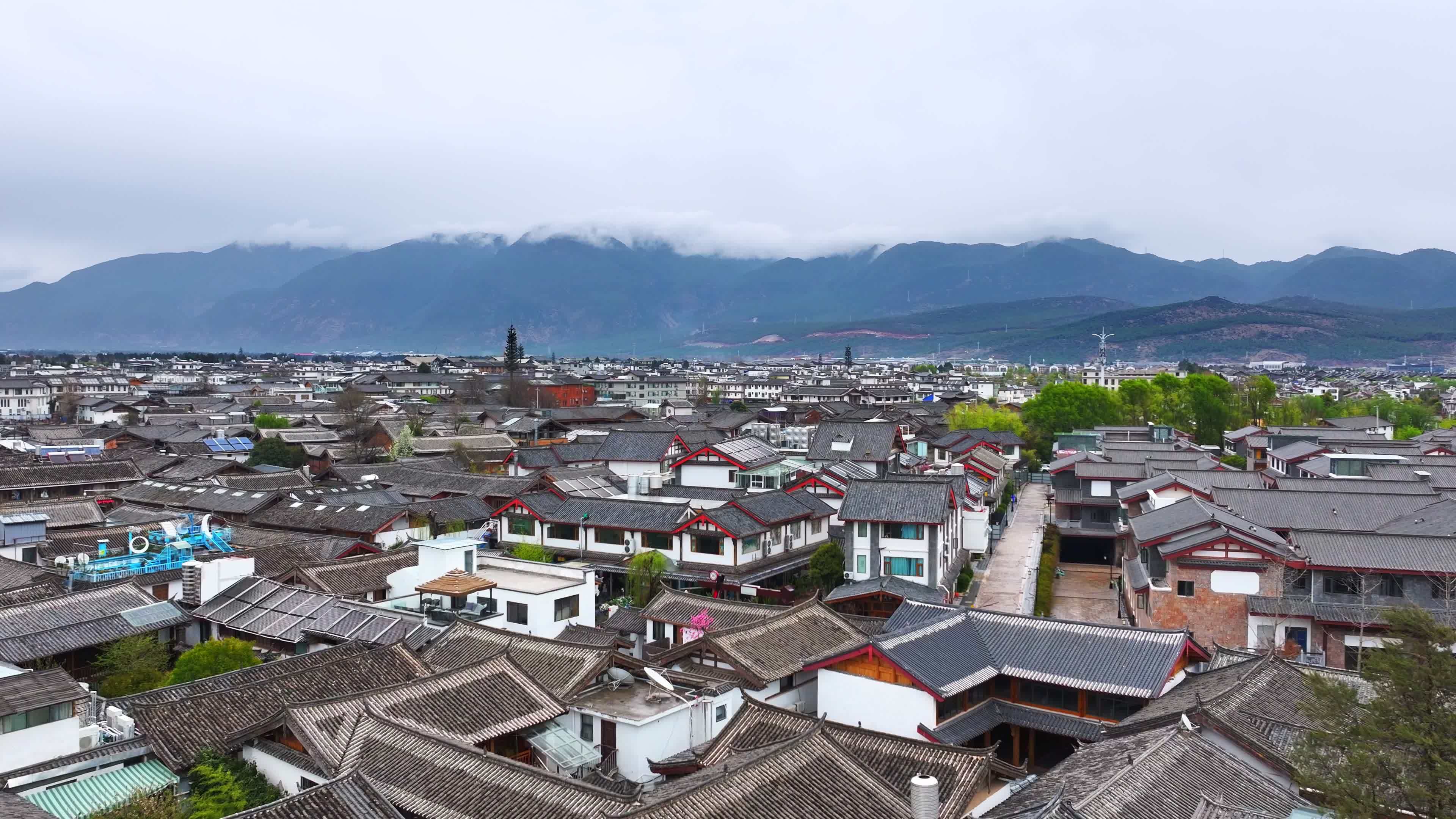 丽江 束河古镇航拍4K1视频素材画面1
