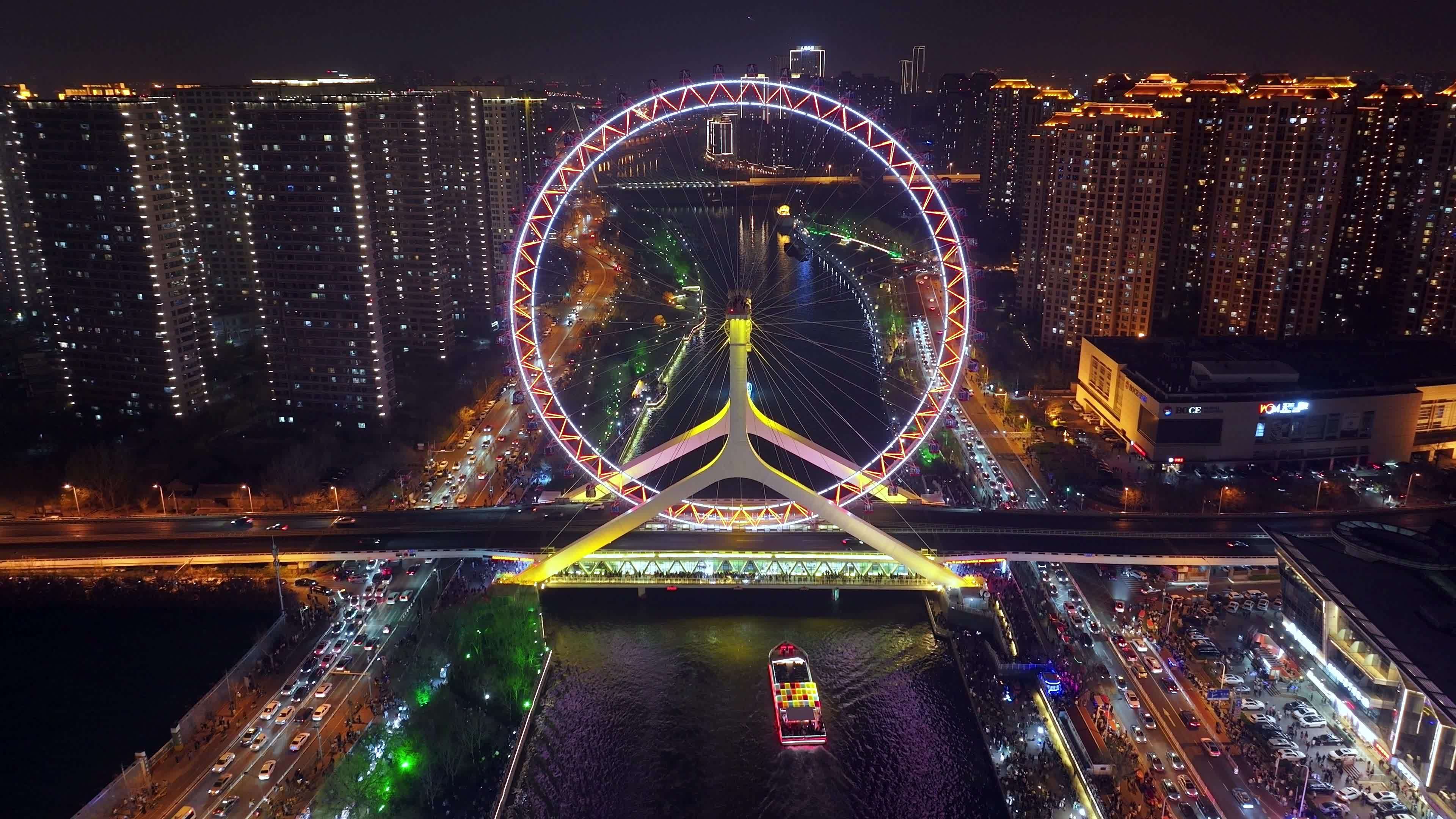 天津之眼夜景航拍海河游船视频素材画面1