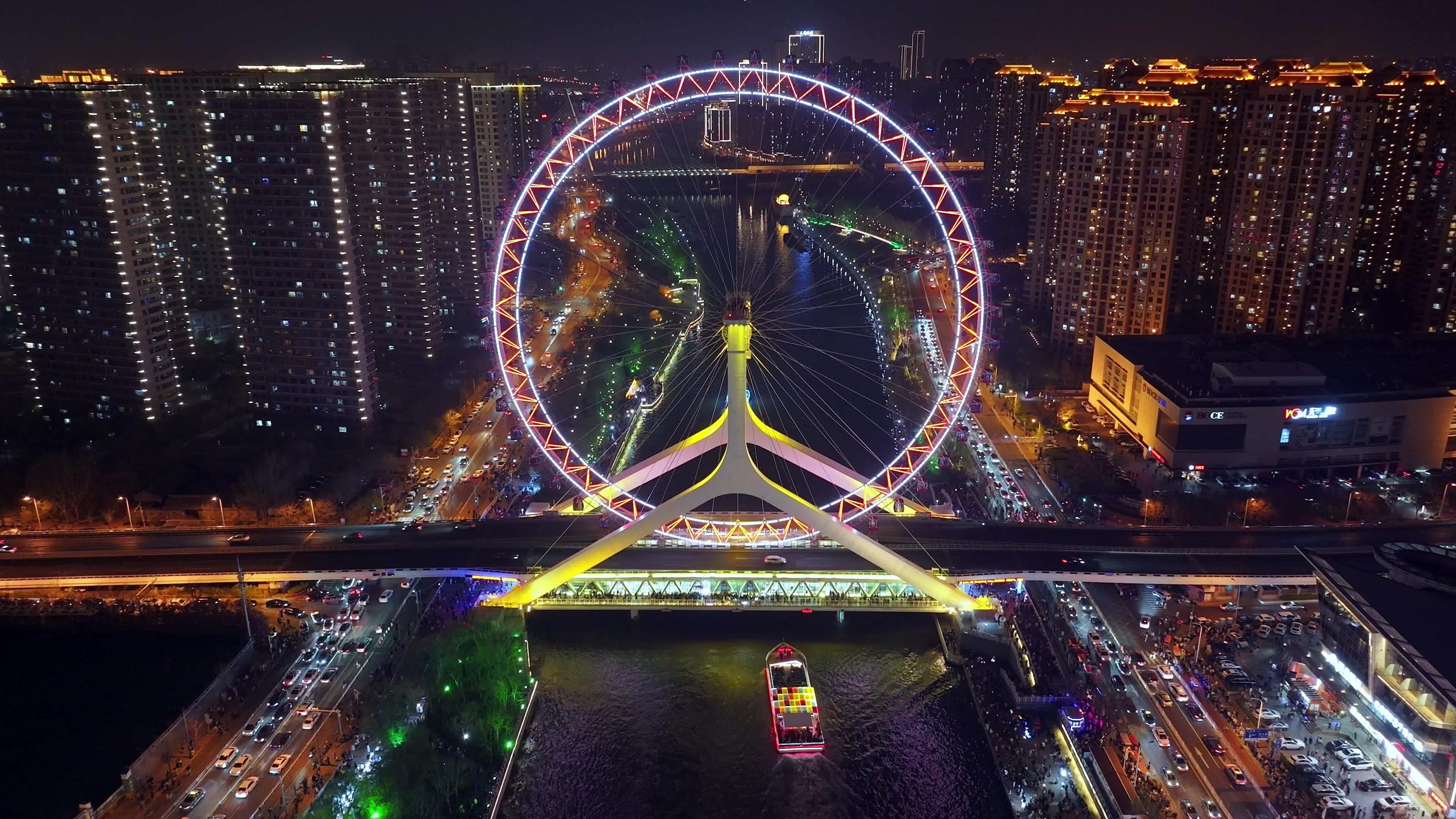 天津之眼夜景航拍海河游船视频素材画面4