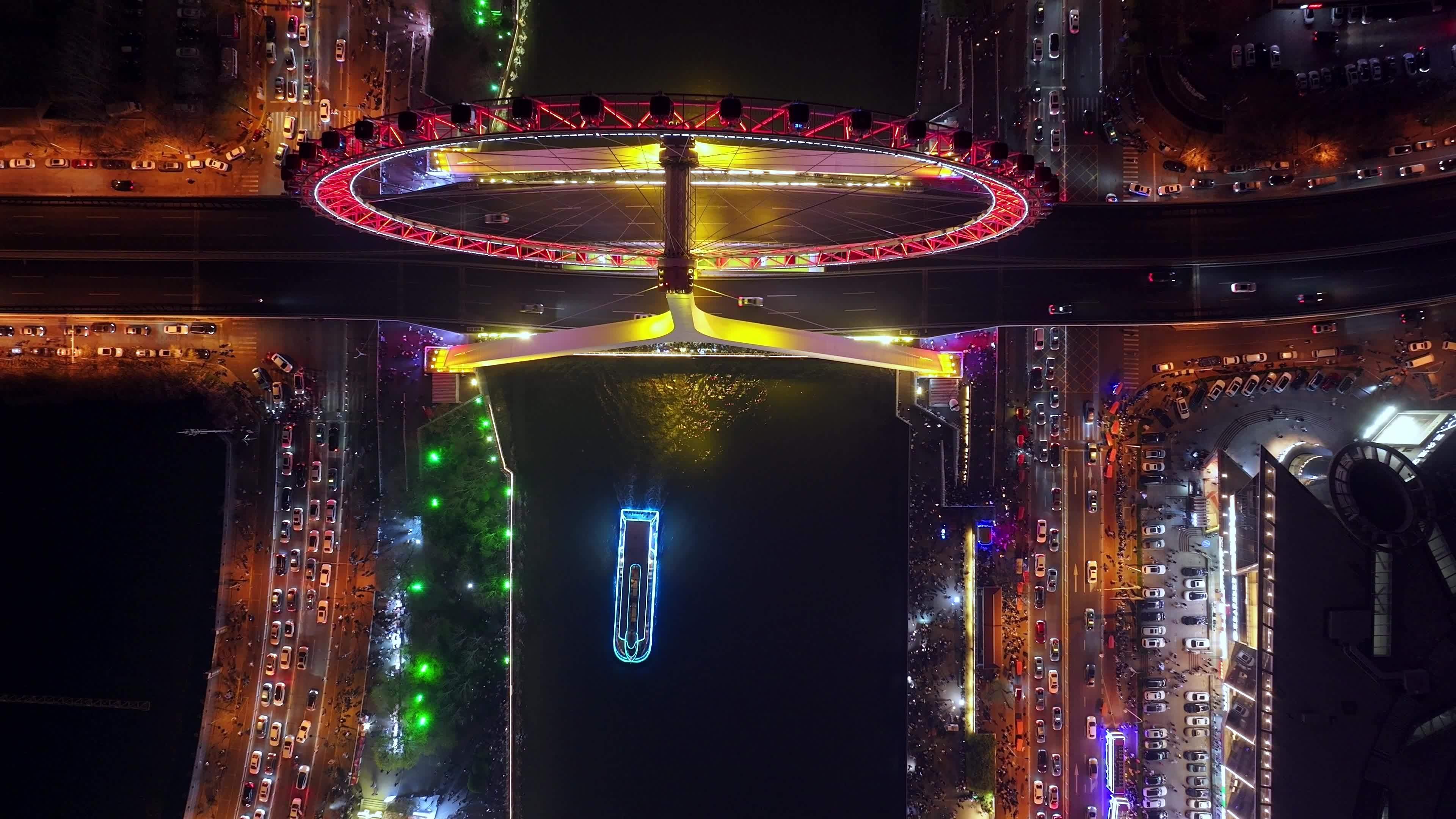 天津之眼夜景航拍海河游船视频素材画面1