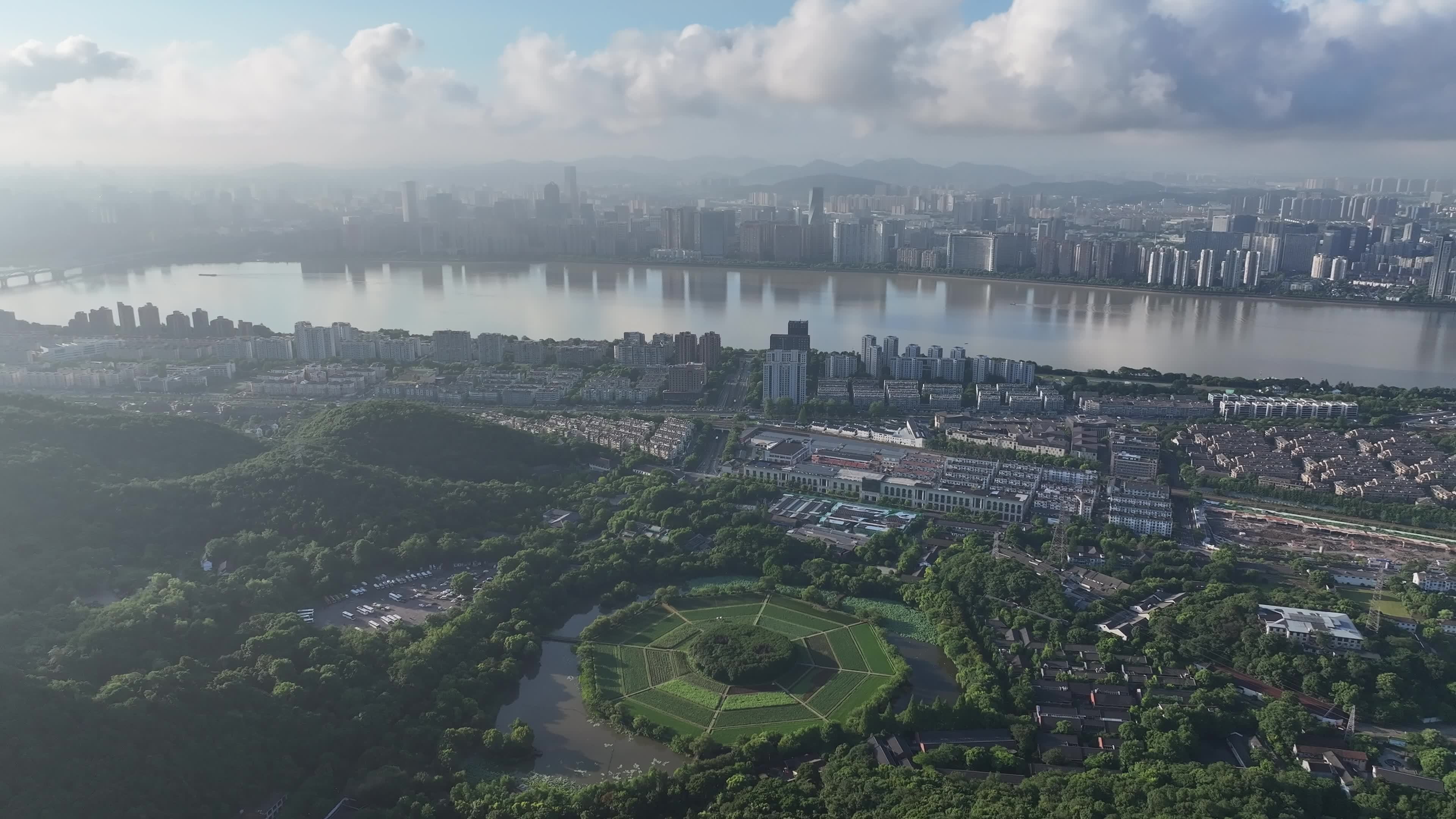 浙江杭州西湖八卦田全景航拍4k视频素材画面1
