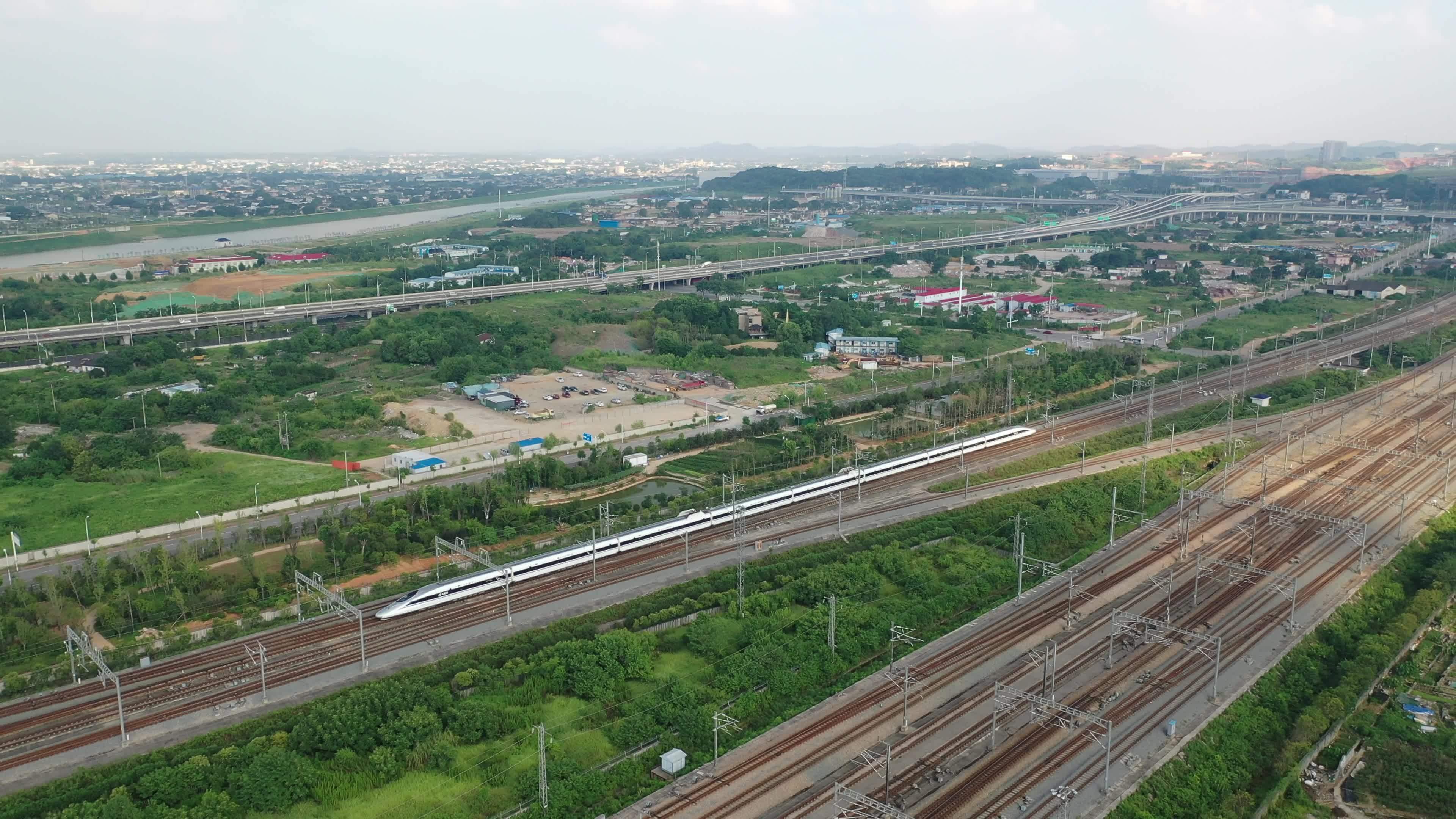 跟随列车驶向远方视频素材画面1
